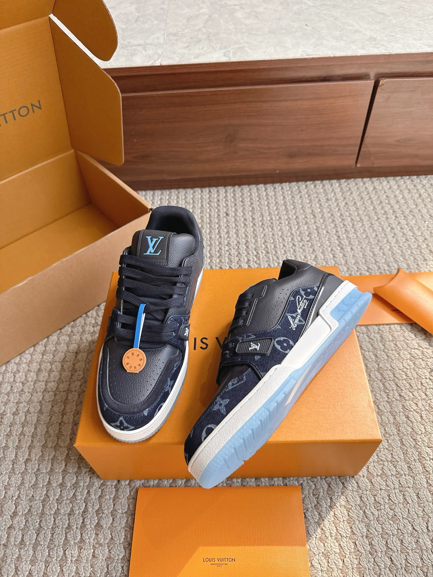 Men's Sneakers LOUIS VUITTON 17477019