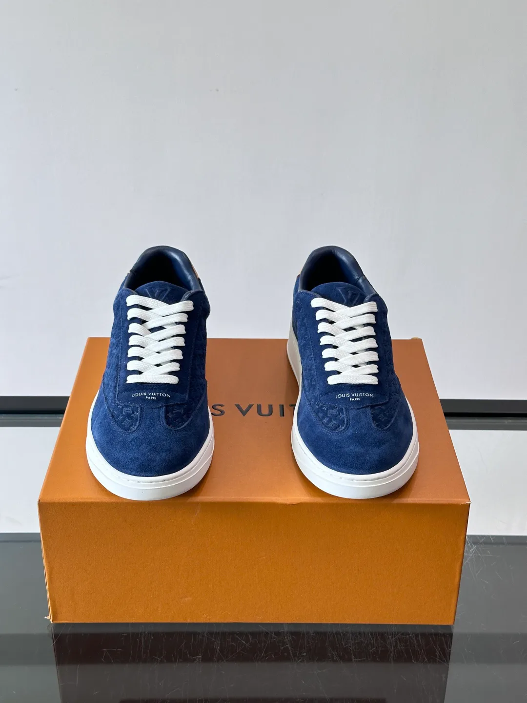 Women's Sneakers LOUIS VUITTON 17646126