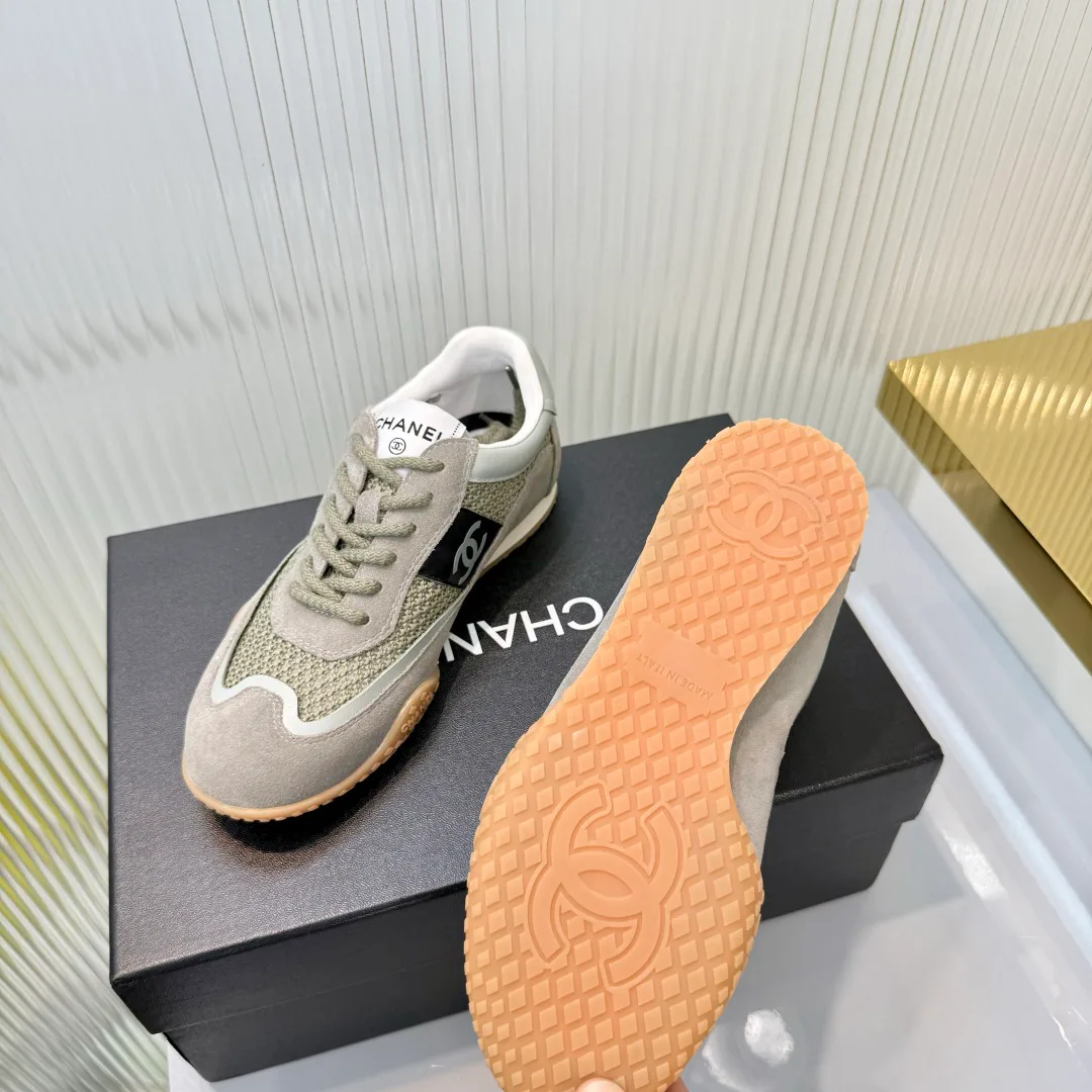 Women's Sneakers CHANEL 18366994