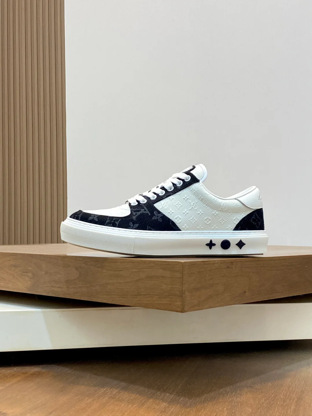 Men's Sneakers LOUIS VUITTON 17934207