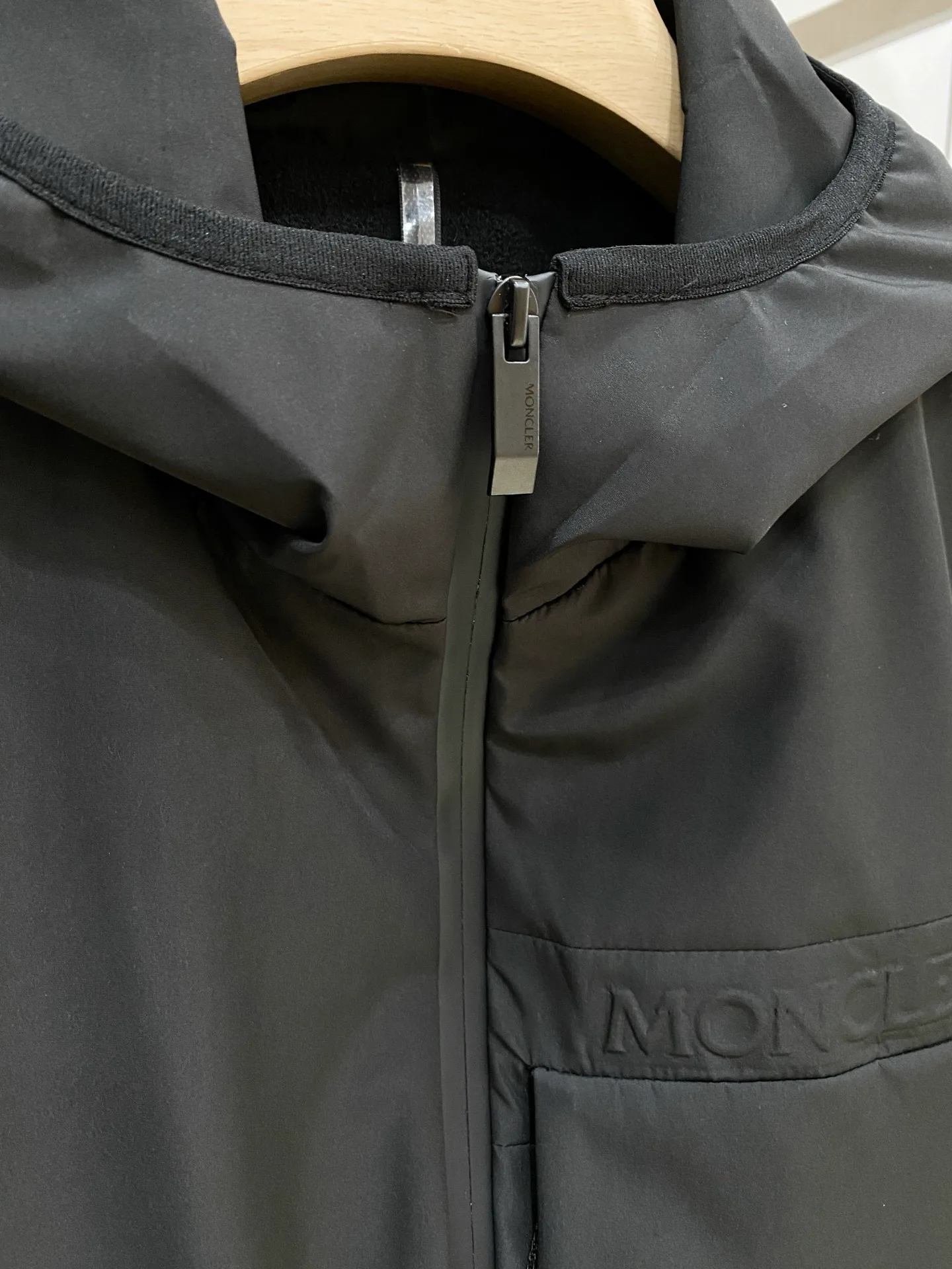 Men's Jackets And Down Jackets MONCLER 18469512