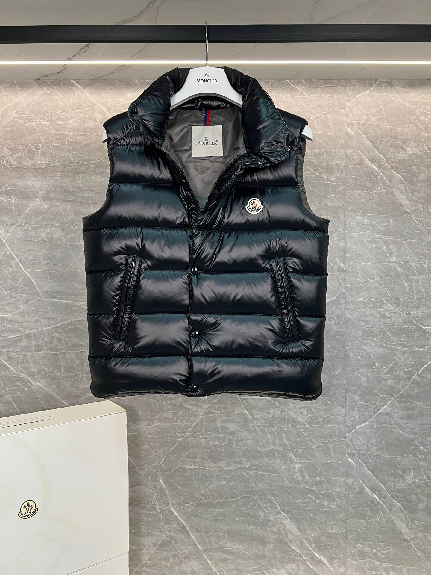 Men's Vests MONCLER 18111358