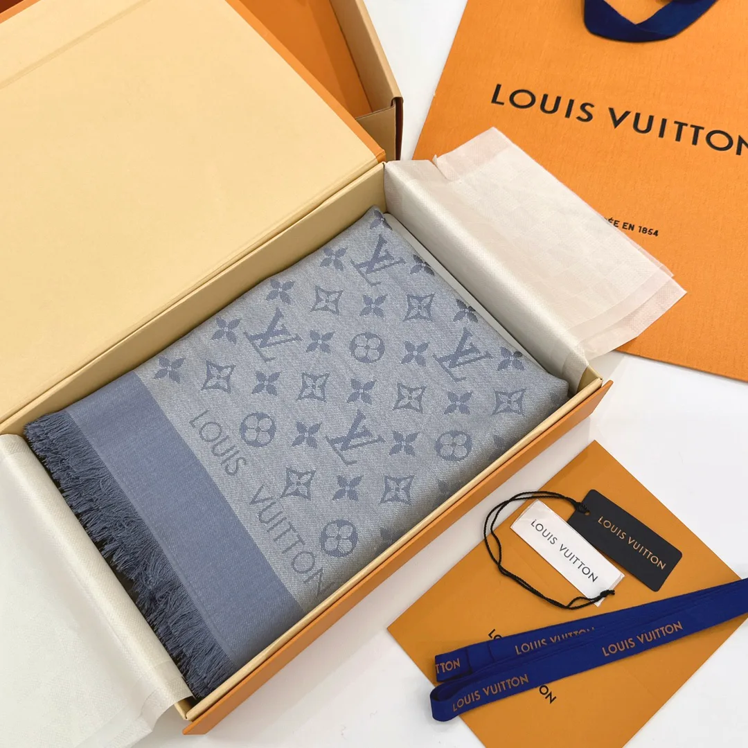 Scarves LOUIS VUITTON 17905172