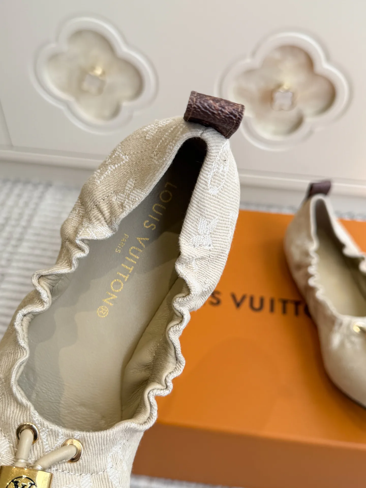 Women's Ballet Flats LOUIS VUITTON 18414280