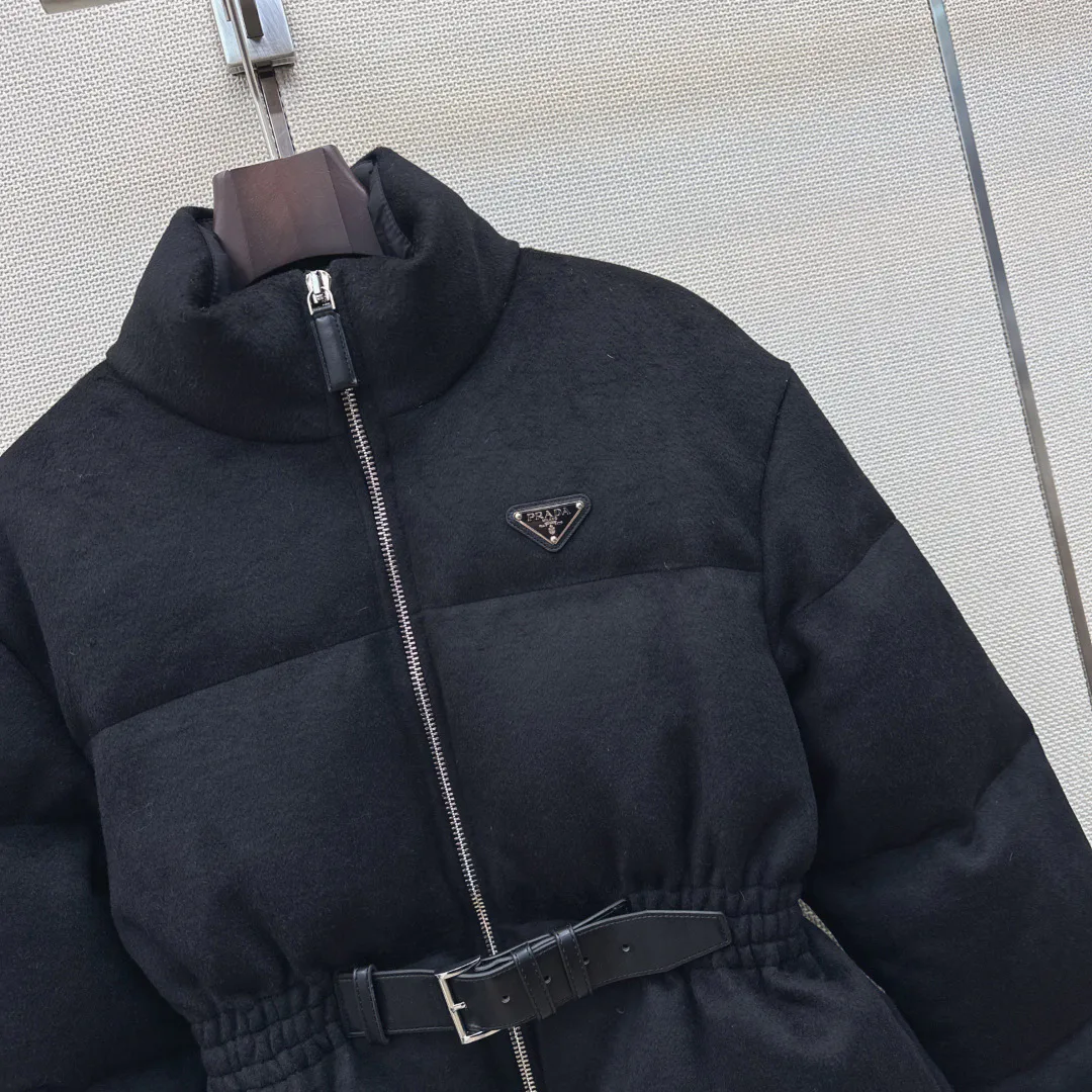 Куртки И Пуховики Женские Prada 18629387