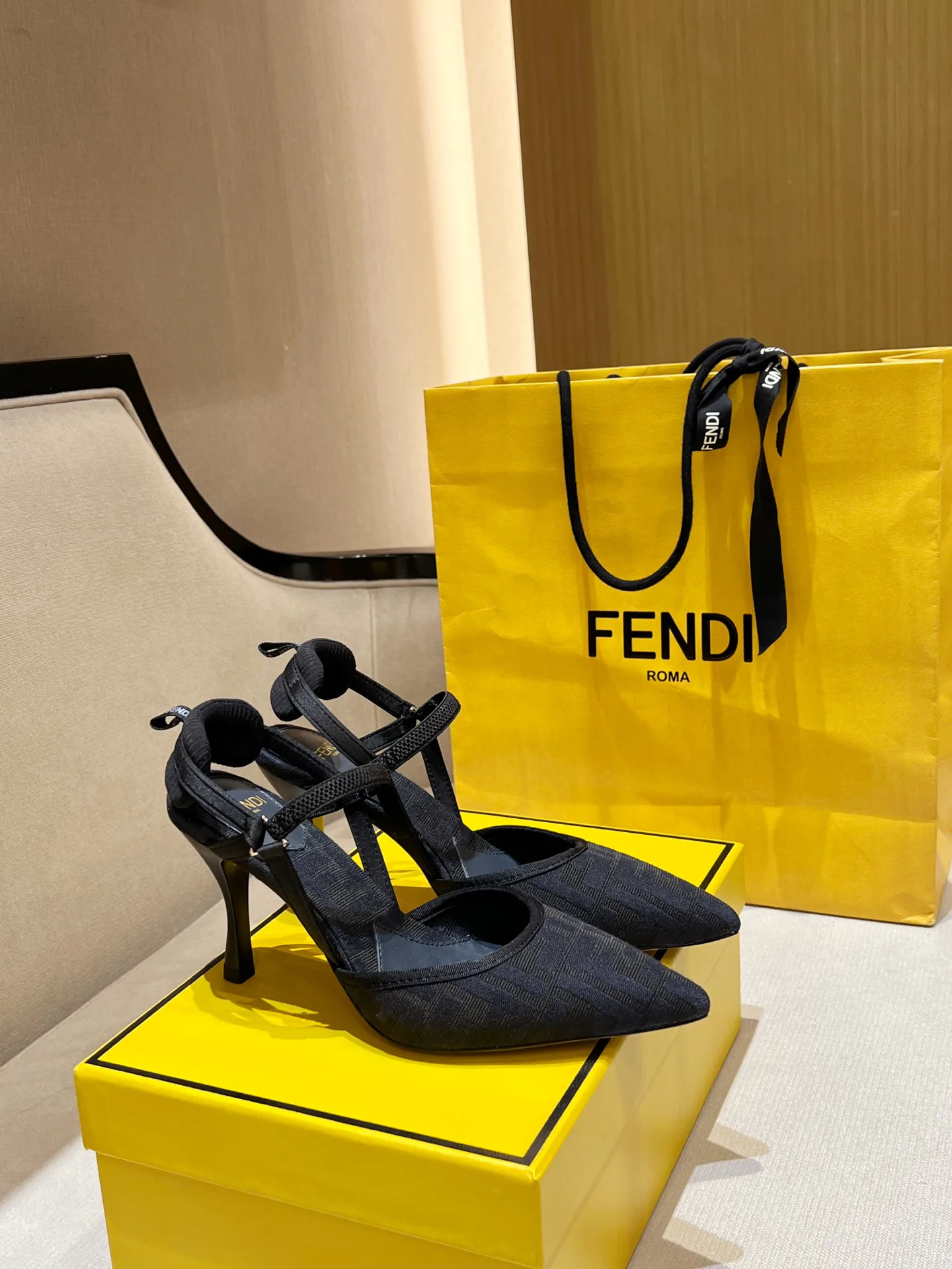 Women's Heels FENDI 17392051