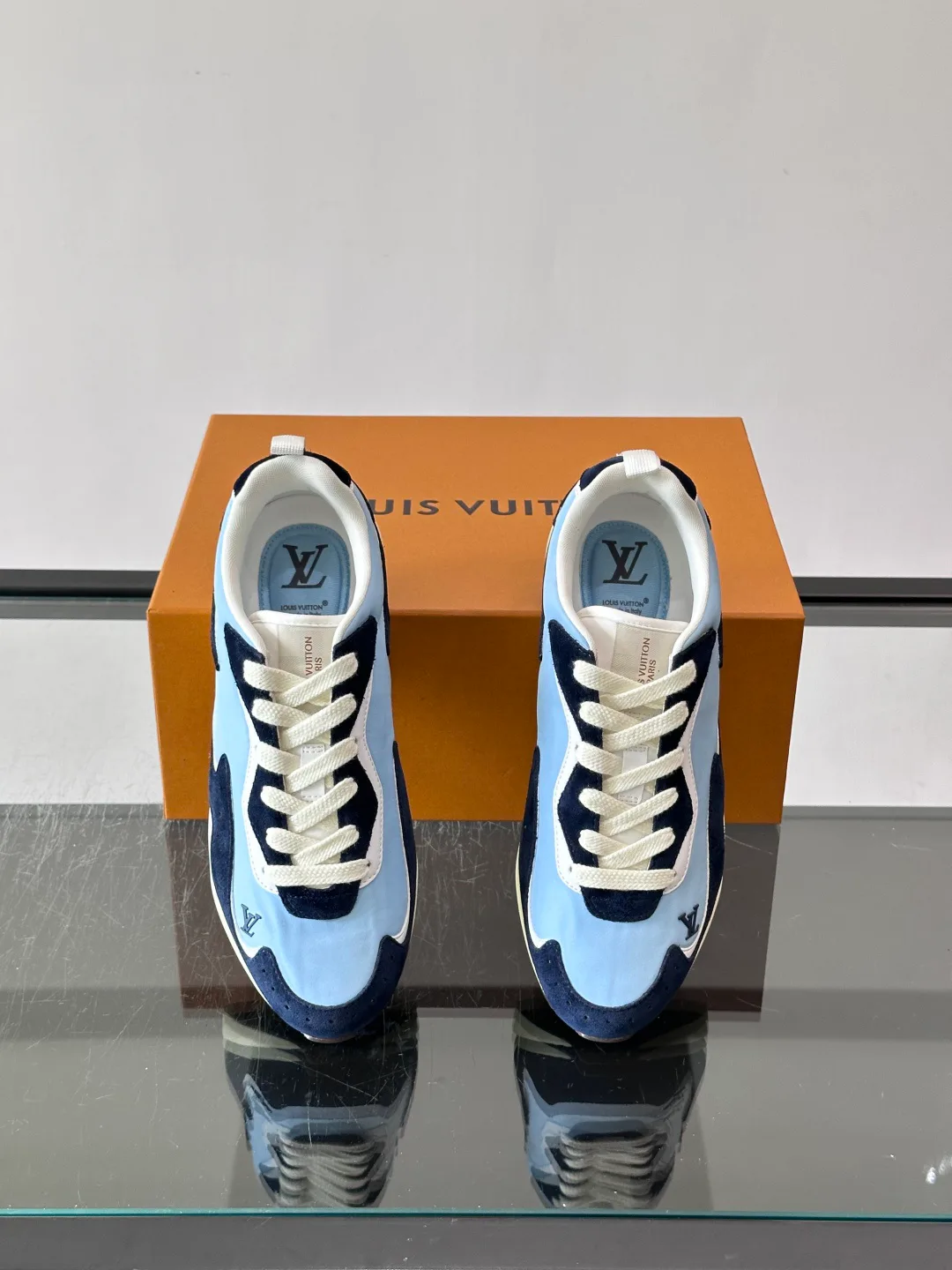 Men's Sneakers LOUIS VUITTON 17869453