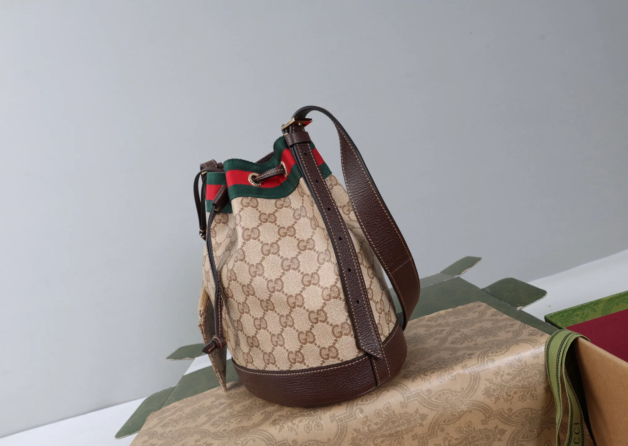 Women's Classic Handbags GUCCI 18065218