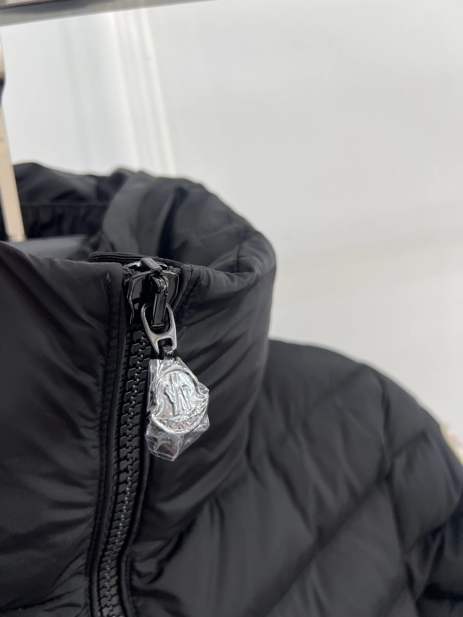 Women's Jackets And Down Jackets MONCLER 18416188