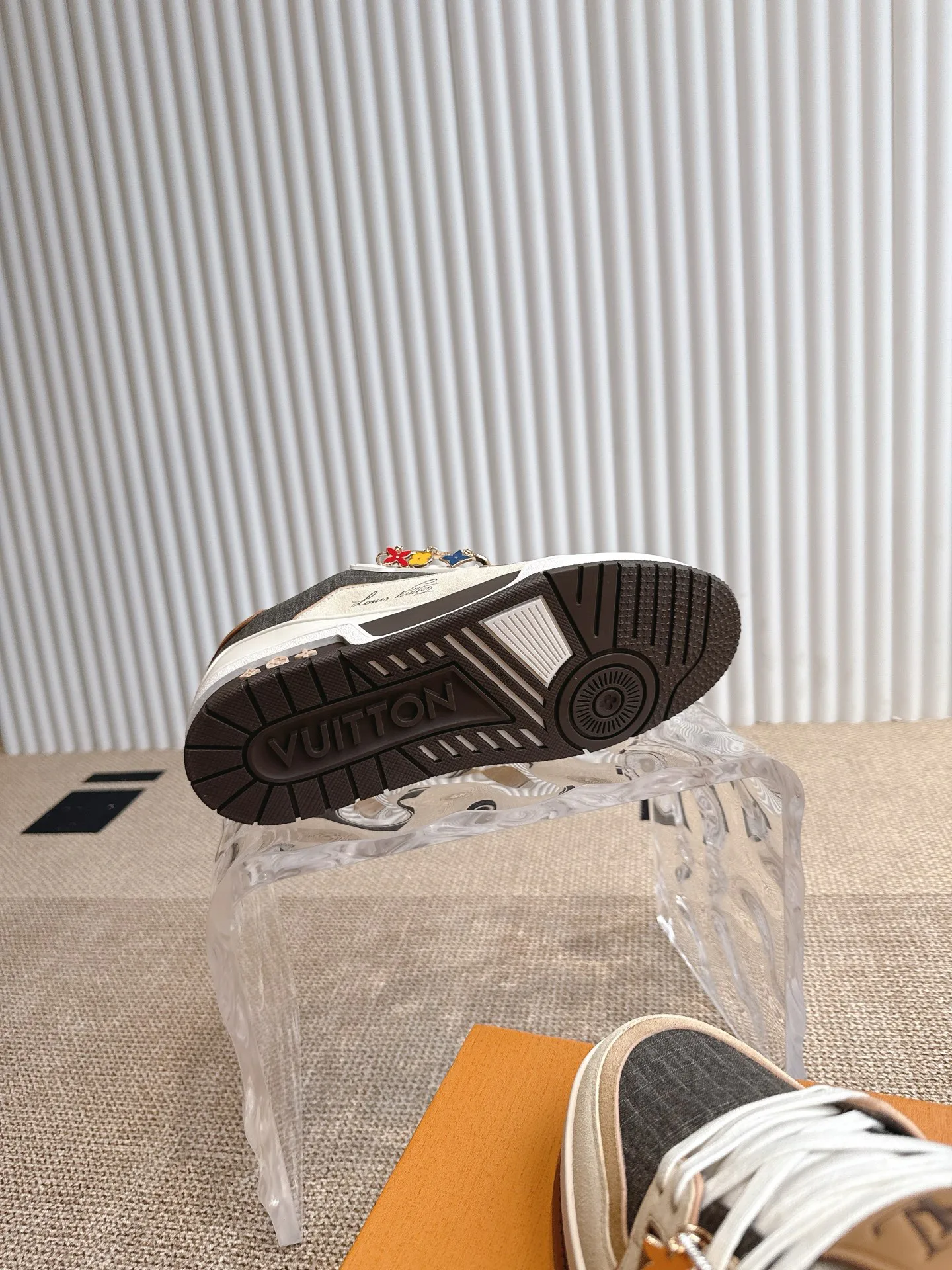 Women's Sneakers LOUIS VUITTON 18324760