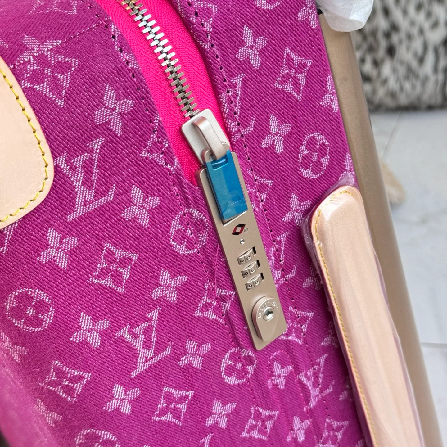 Suitcases LOUIS VUITTON 17675226