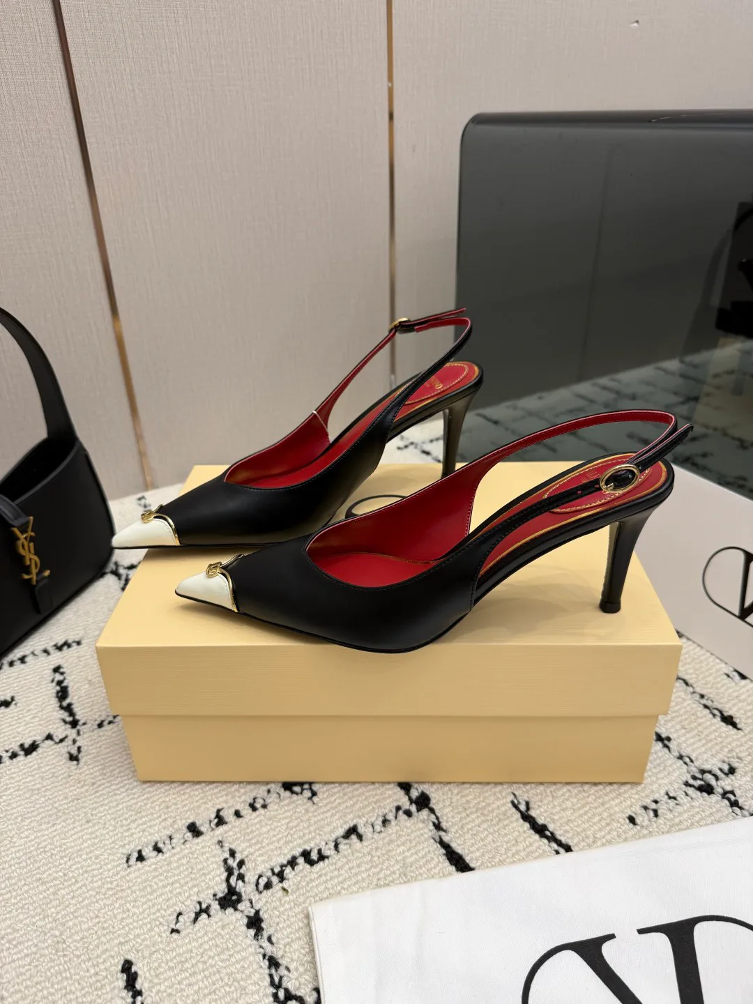 Women's Heels VALENTINO 17937579