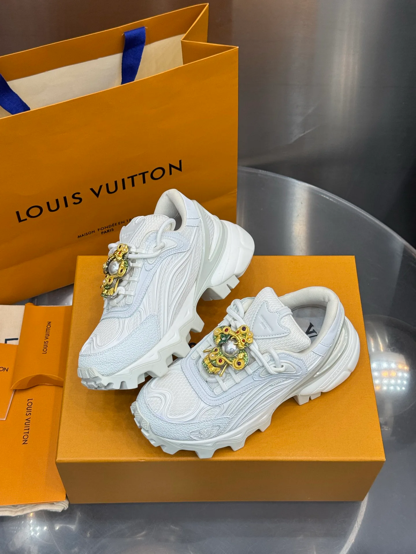 Women's Sneakers LOUIS VUITTON 18202601