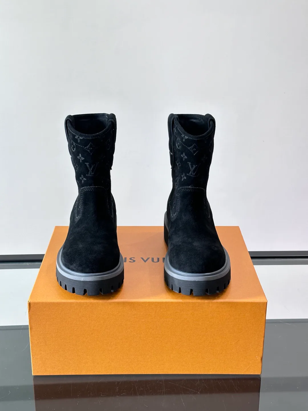 Men's Ankle Boots LOUIS VUITTON 18102793