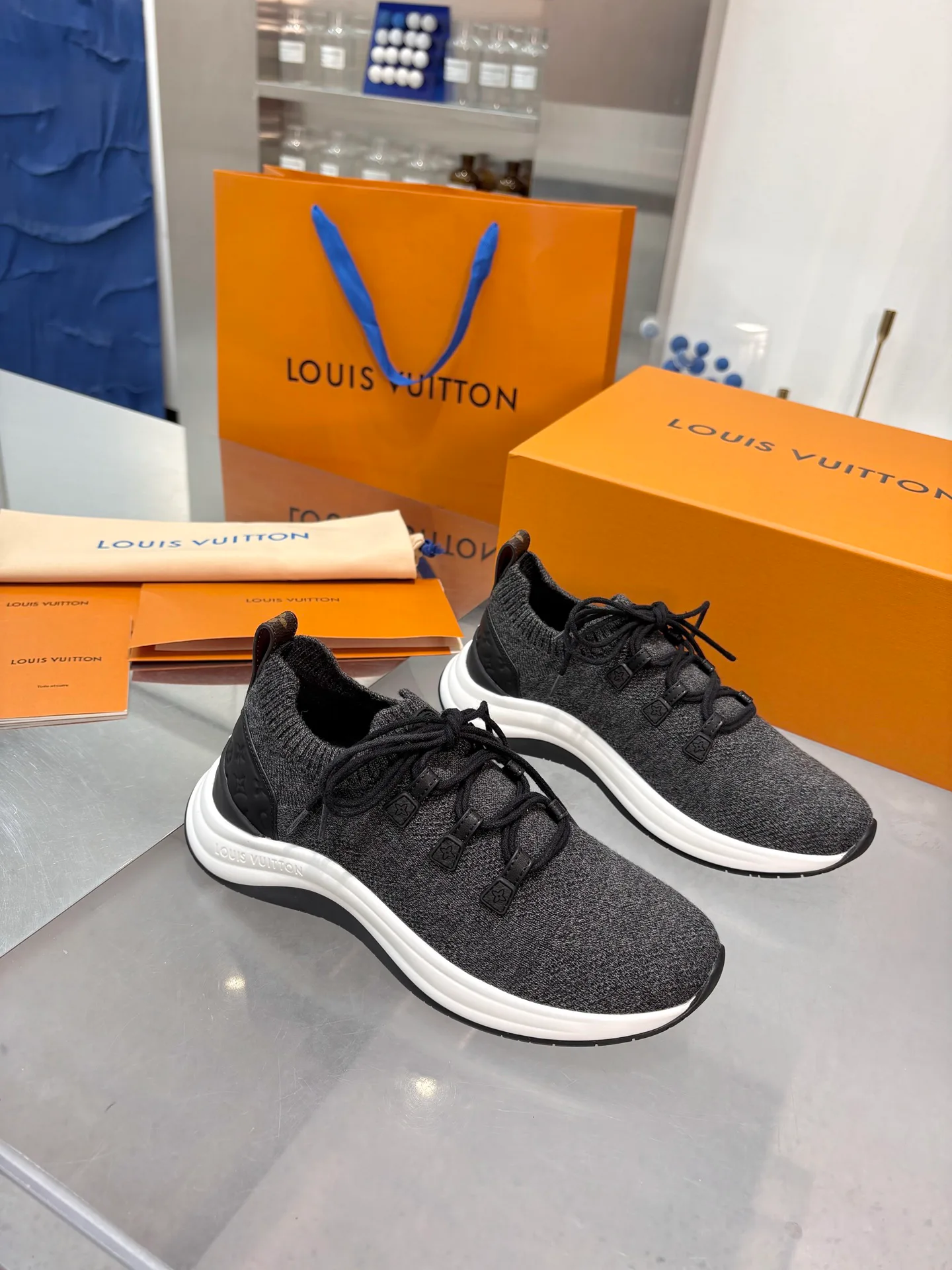 Women's Sneakers LOUIS VUITTON 18055130