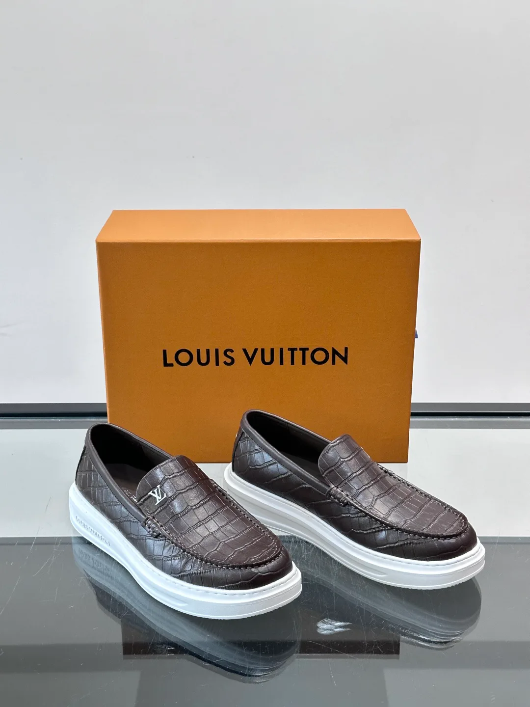 Men's Loafers And Dress Shoes LOUIS VUITTON 17806106