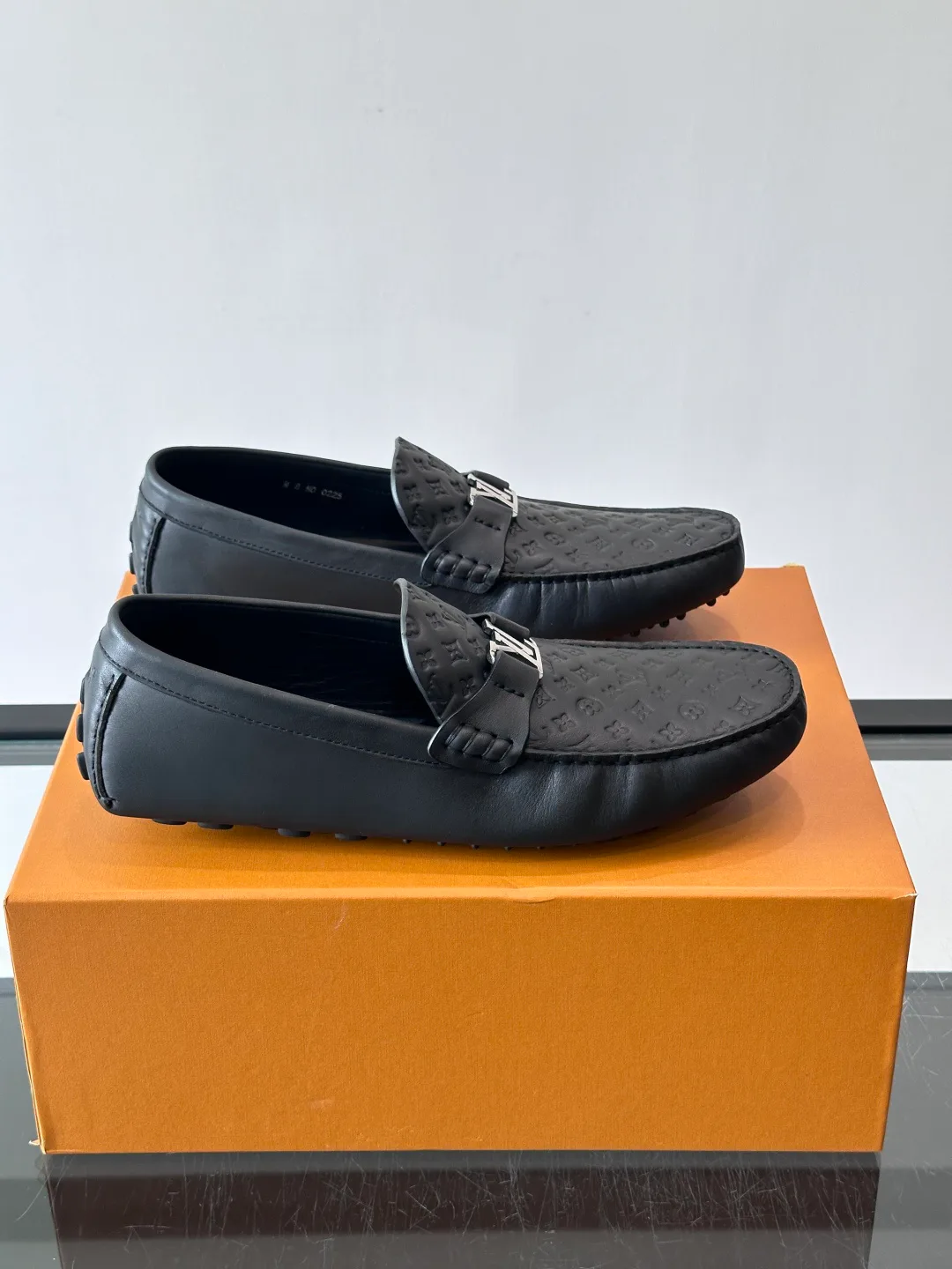 Men's Loafers And Dress Shoes LOUIS VUITTON 17646141