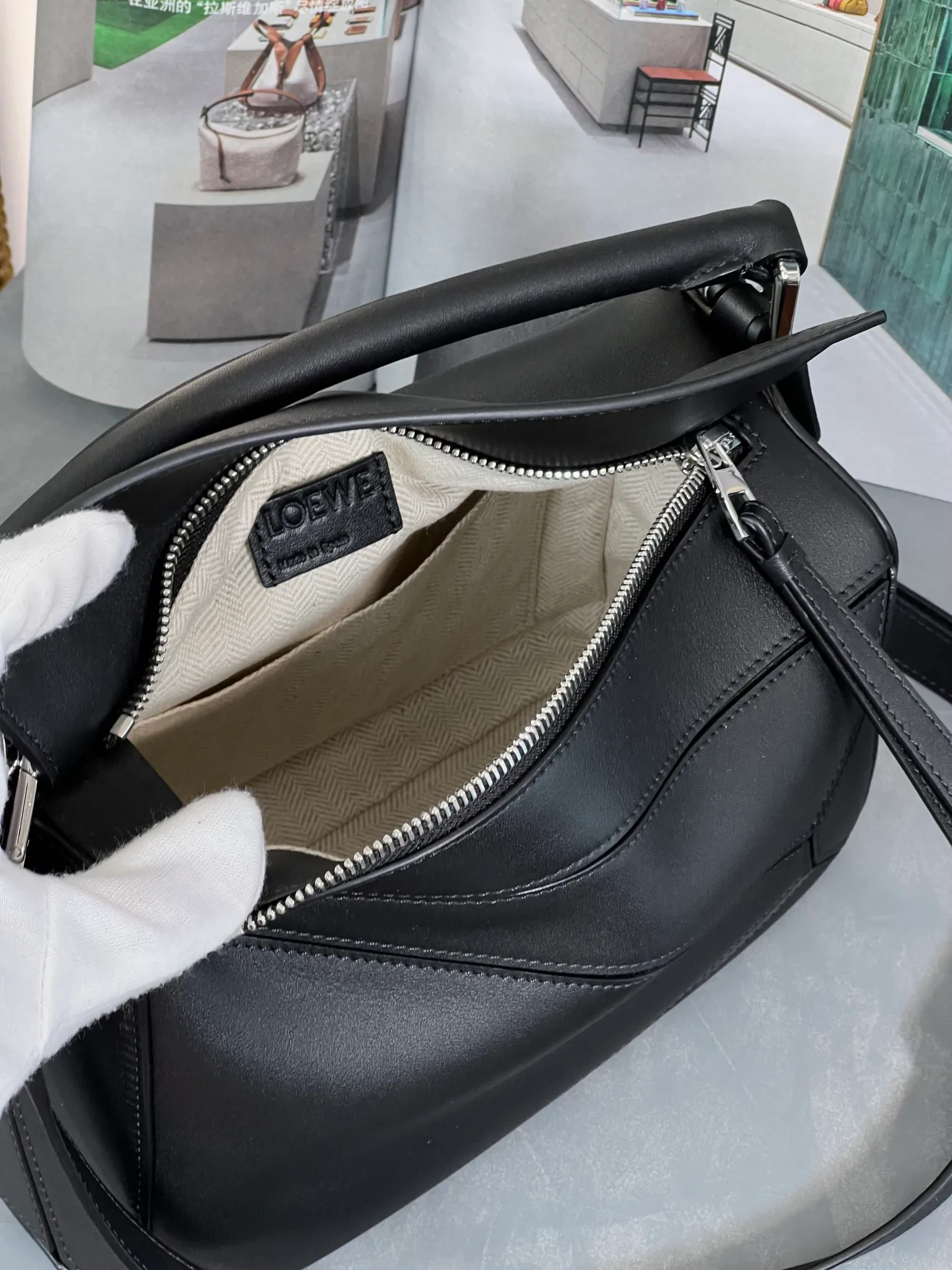 Women's Classic Handbags LOEWE 18019411
