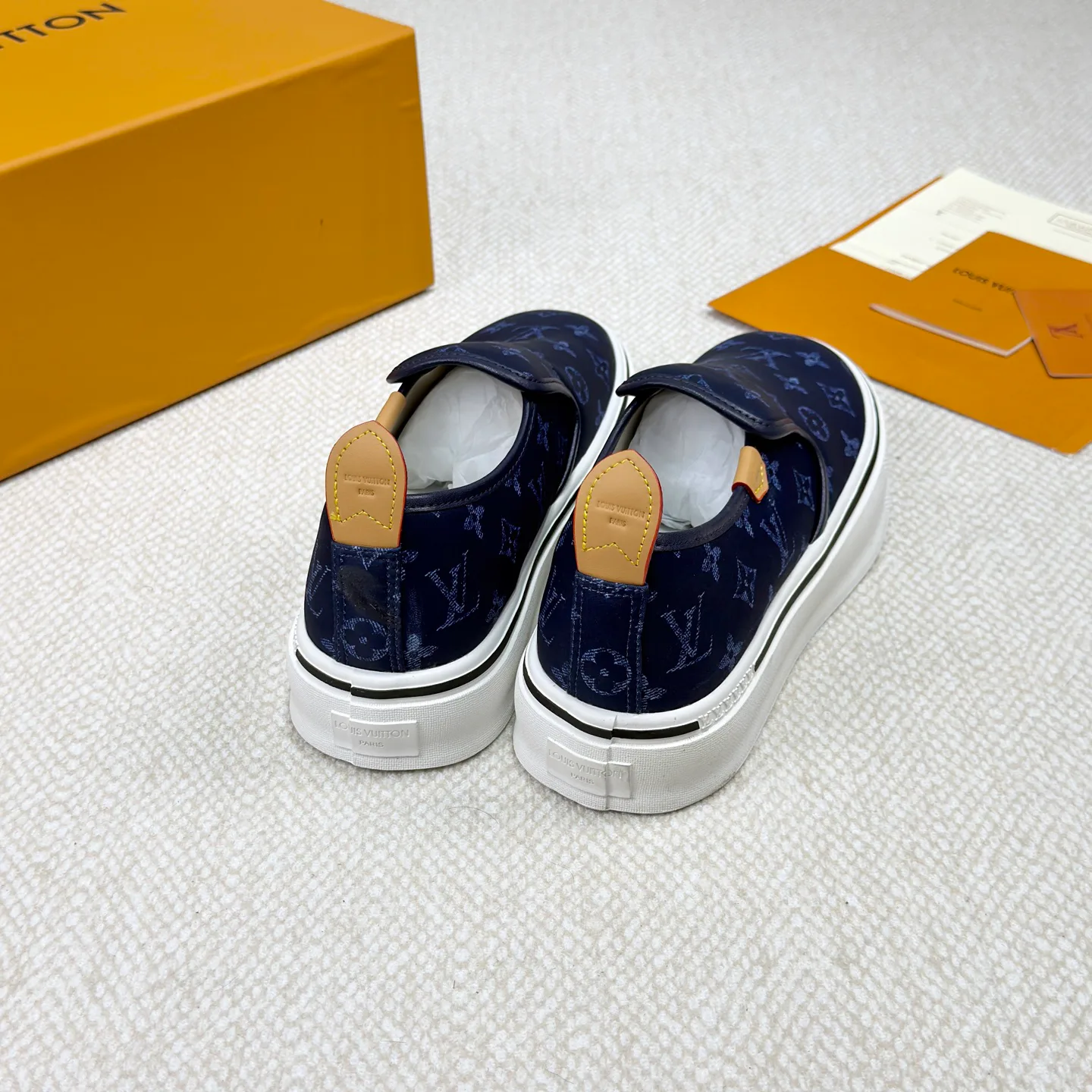 Men's Sneakers LOUIS VUITTON 18365135