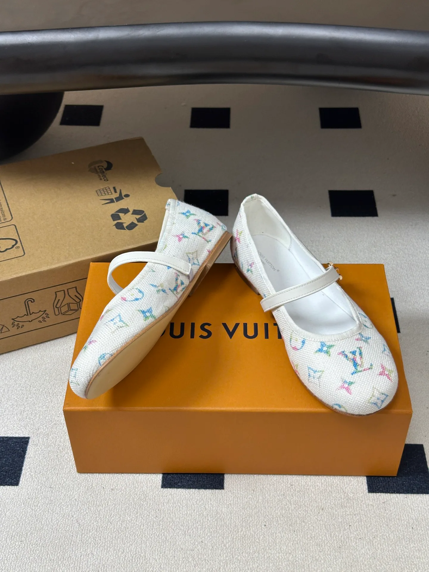 Women's Ballet Flats LOUIS VUITTON 18340931