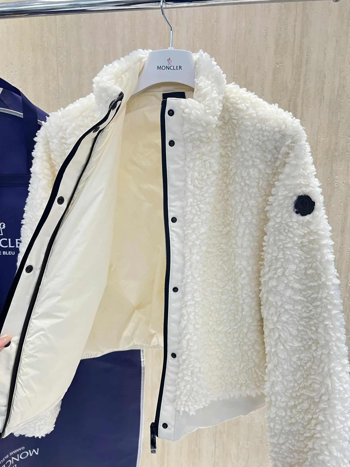 Women's Jackets And Down Jackets MONCLER 17958871