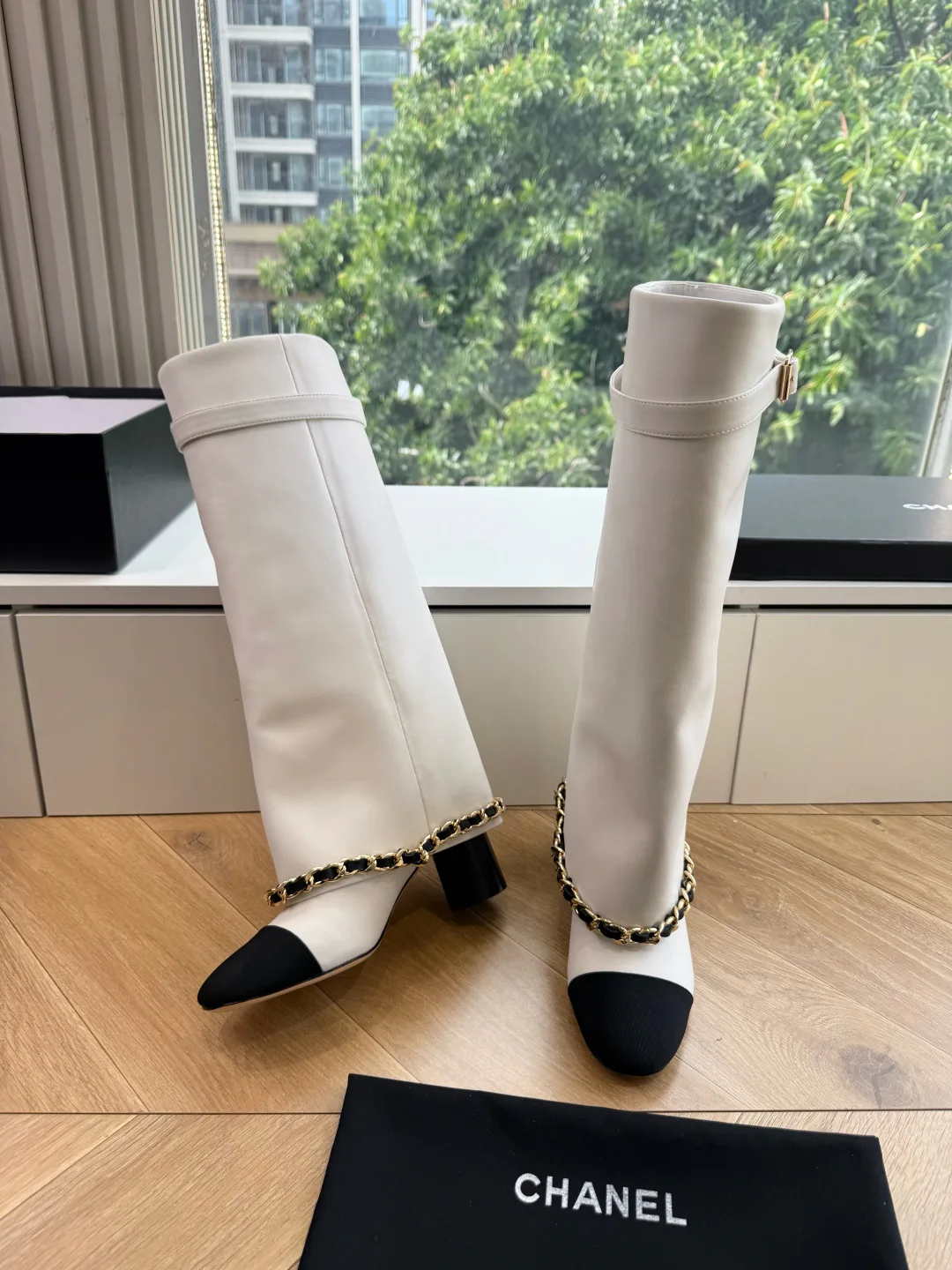 Women's Boots CHANEL 18337125