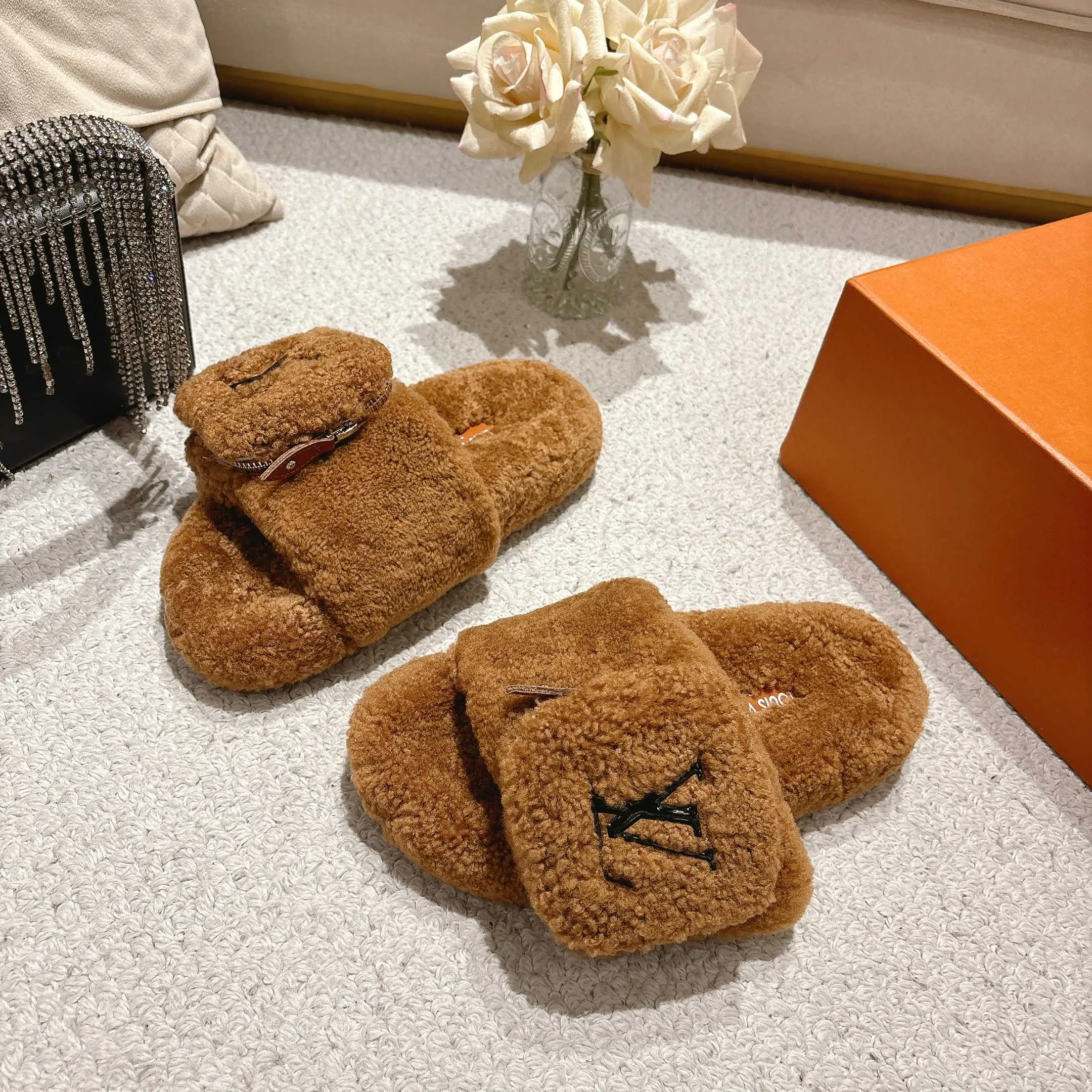 Women's Slippers LOUIS VUITTON 17957252