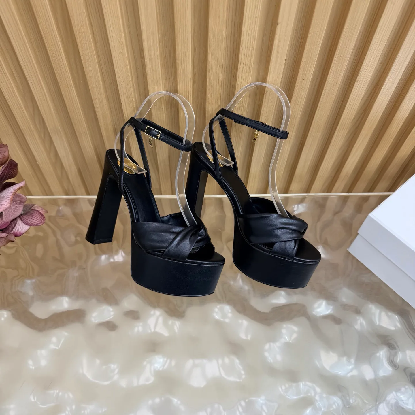 Women's Open-Toe Sandals SAINT LAURENT 18235636