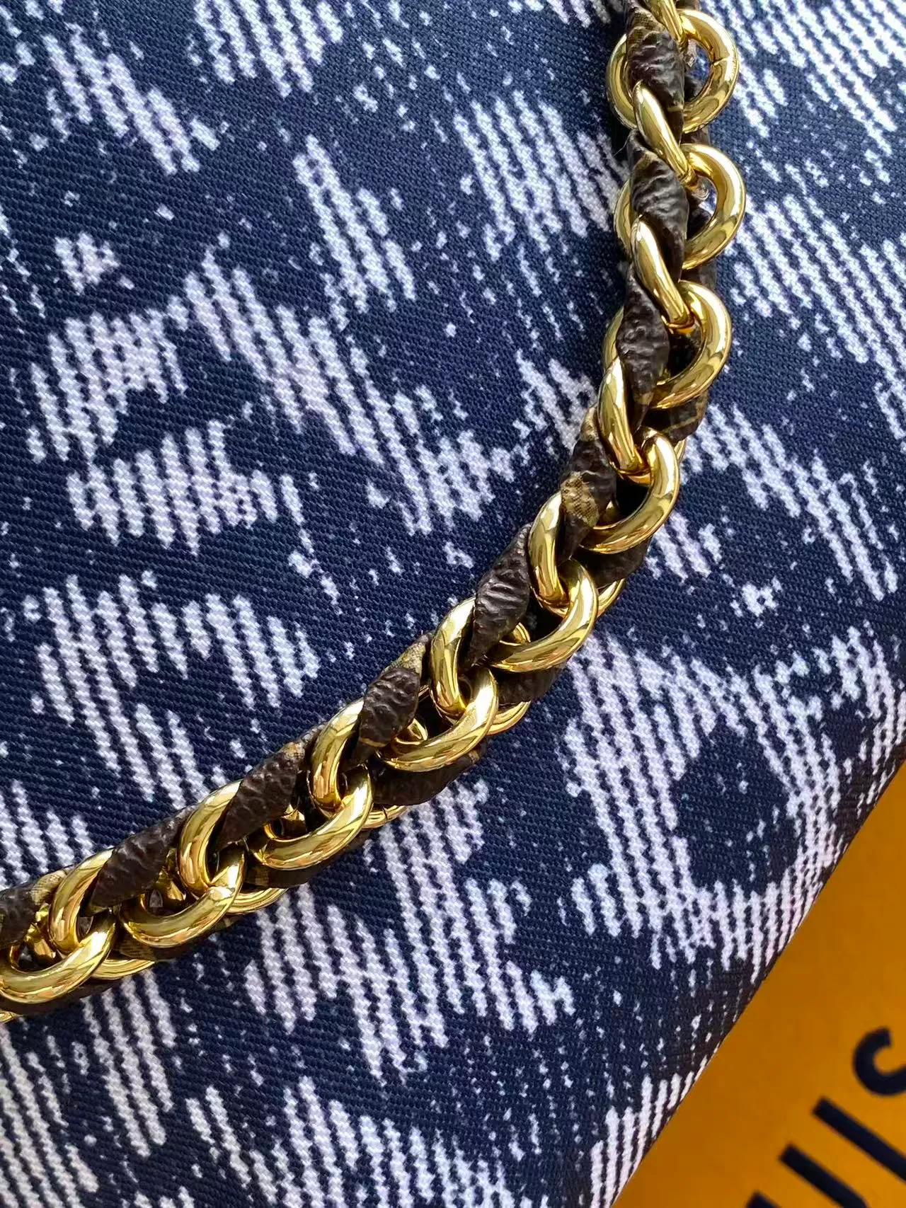 Women's Shoulder Bags LOUIS VUITTON 17948738