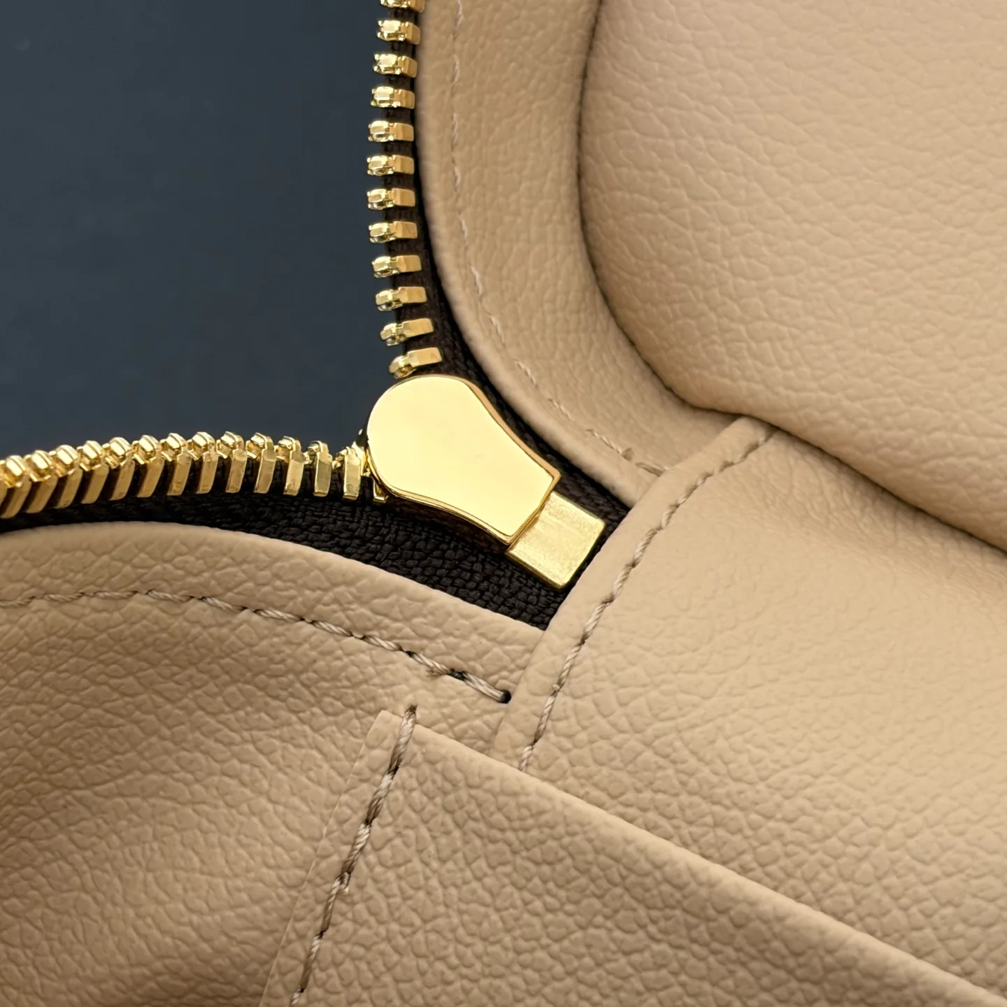 Классические Сумки Женские Louis Vuitton 18612735