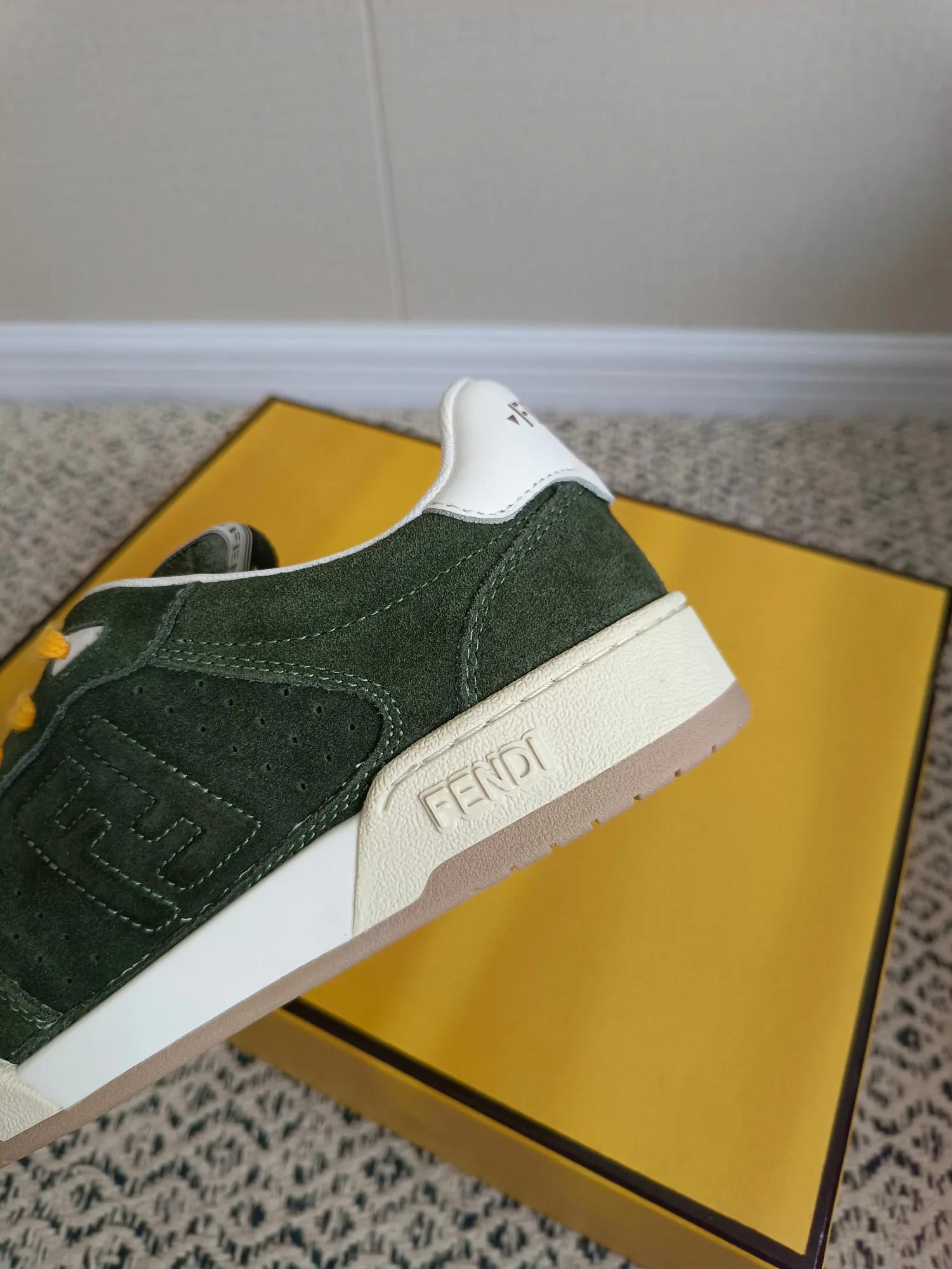 Women's Sneakers FENDI 18425928