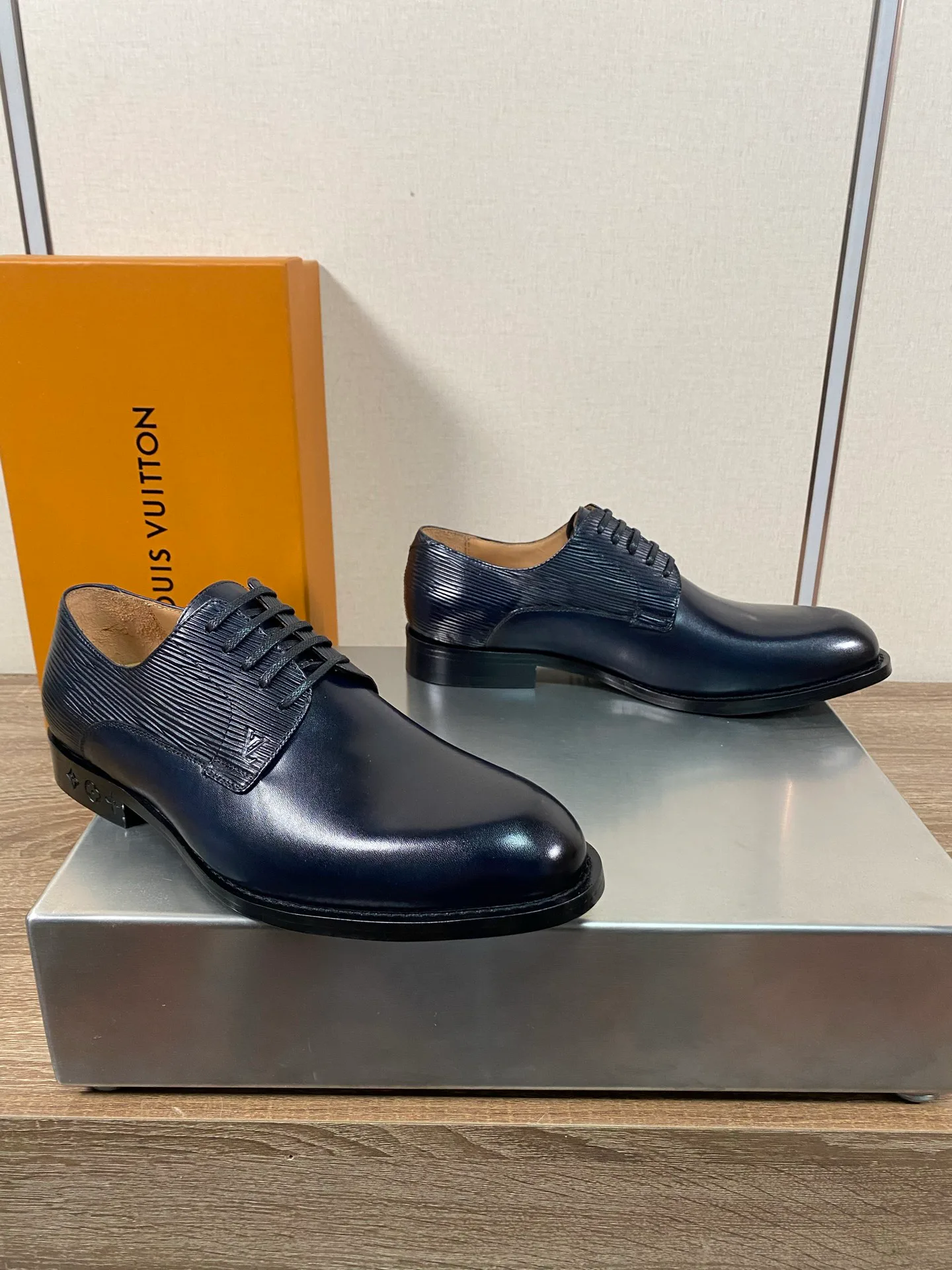 Men's Loafers And Dress Shoes LOUIS VUITTON 18078683