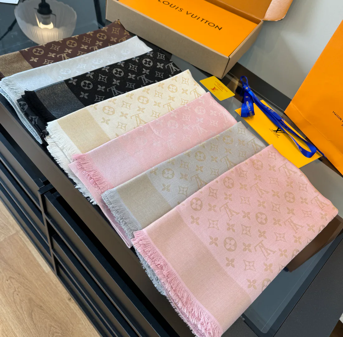 Scarves LOUIS VUITTON 18104871
