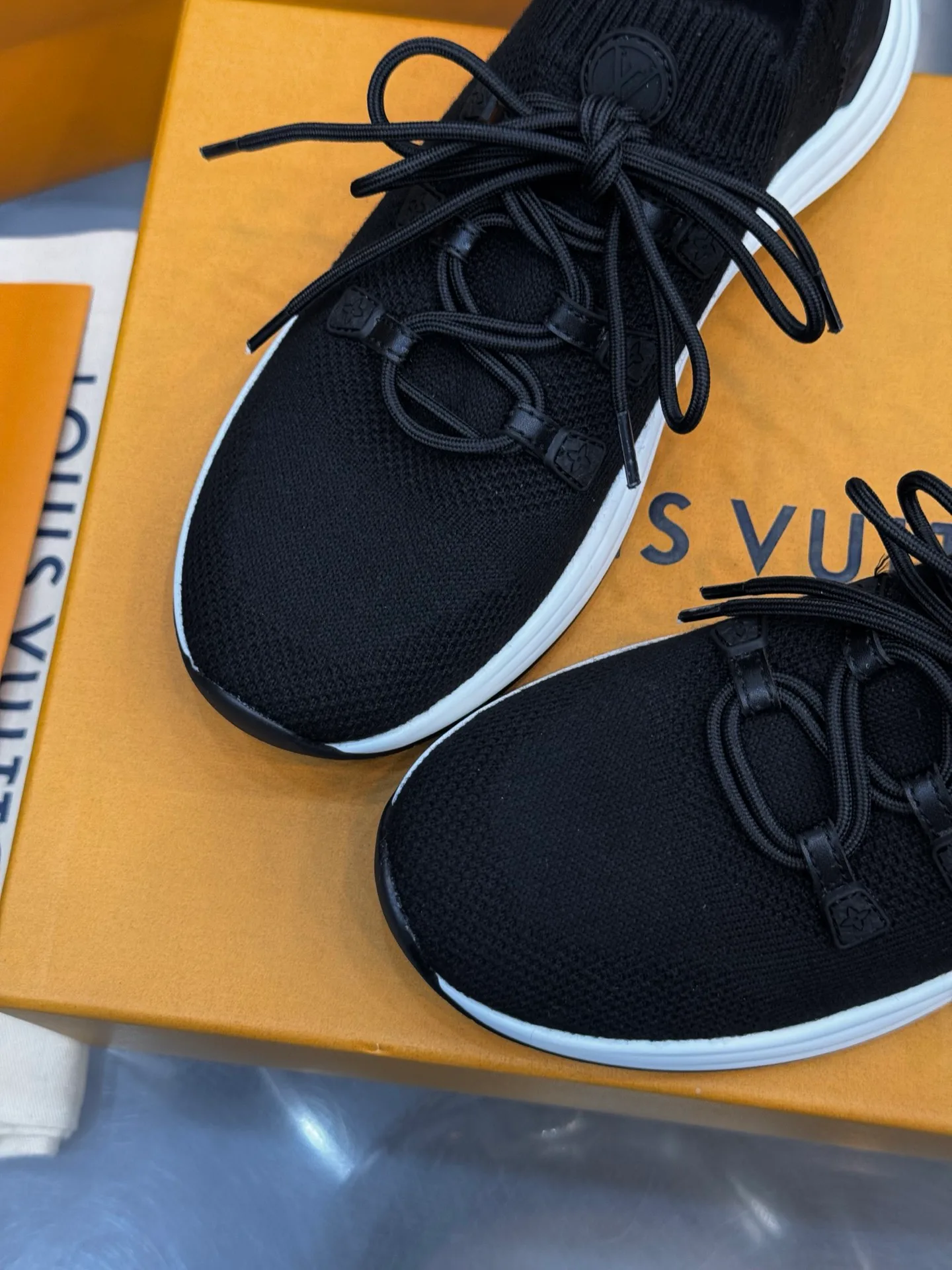 Women's Sneakers LOUIS VUITTON 18202471