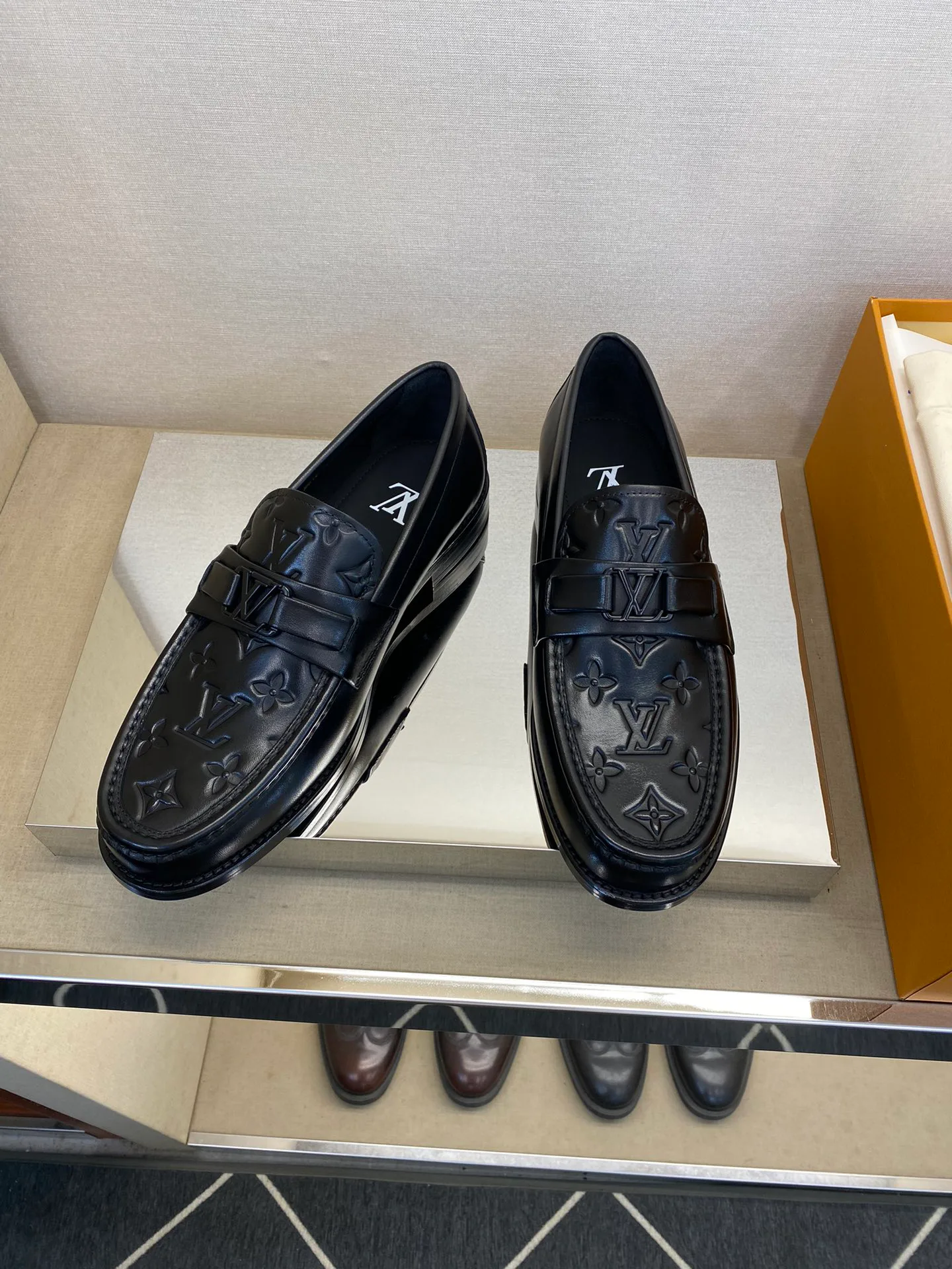 Men's Loafers And Dress Shoes LOUIS VUITTON 18079163