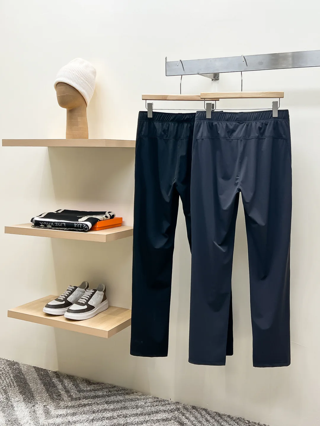 Men's Trousers LOUIS VUITTON 18499203