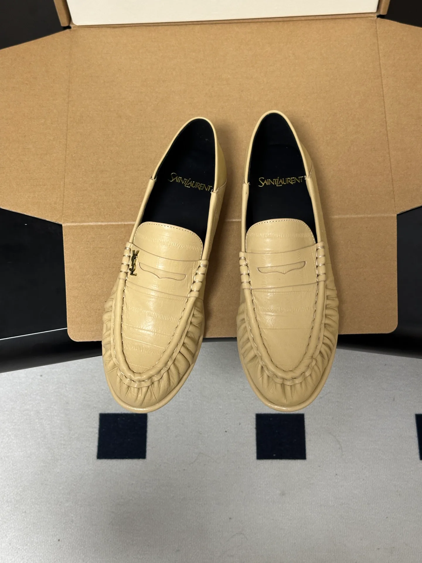 Women's Loafers And Moccasins SAINT LAURENT 18049120