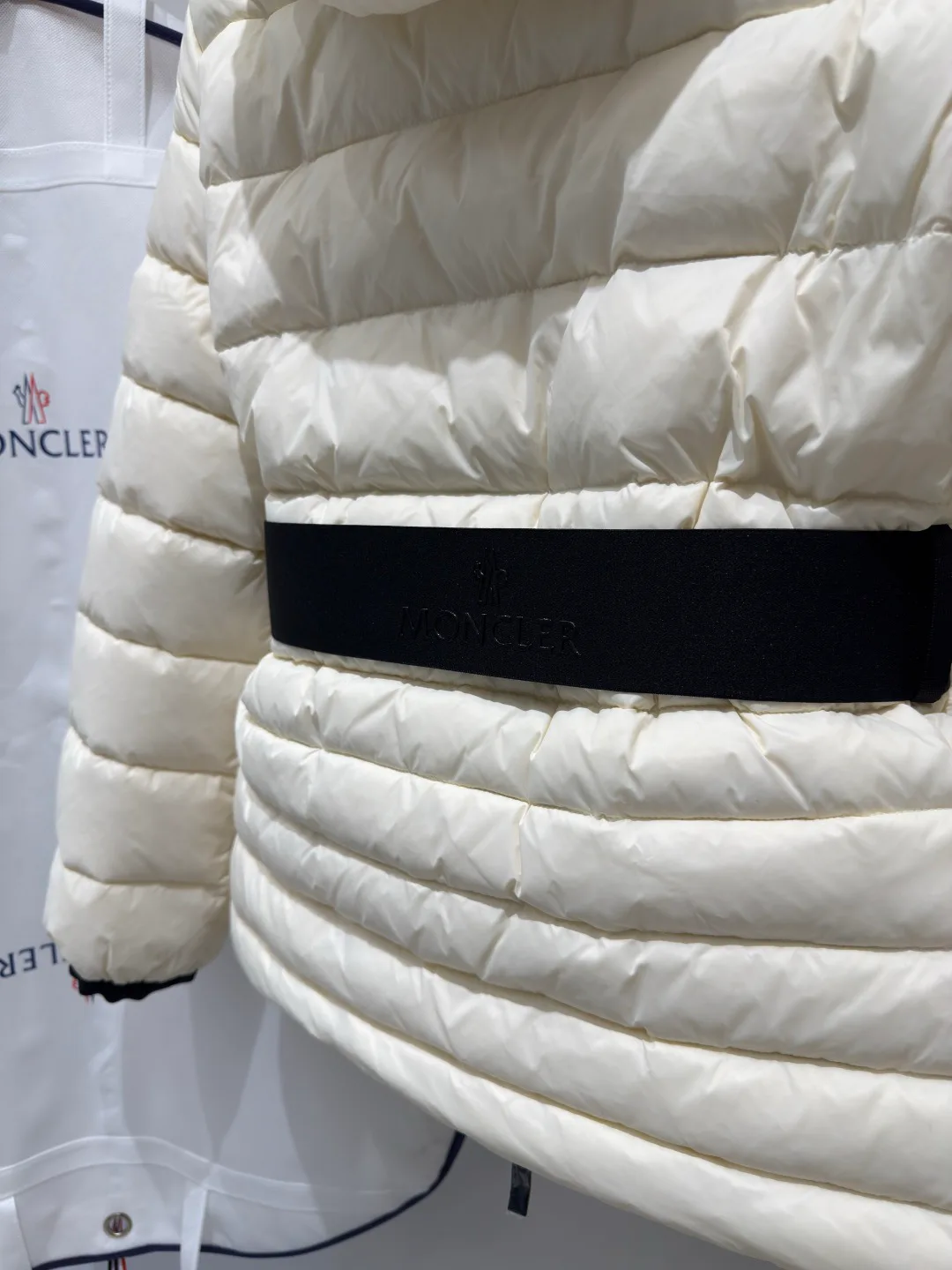 Куртки И Пуховики Мужские Moncler 18683856