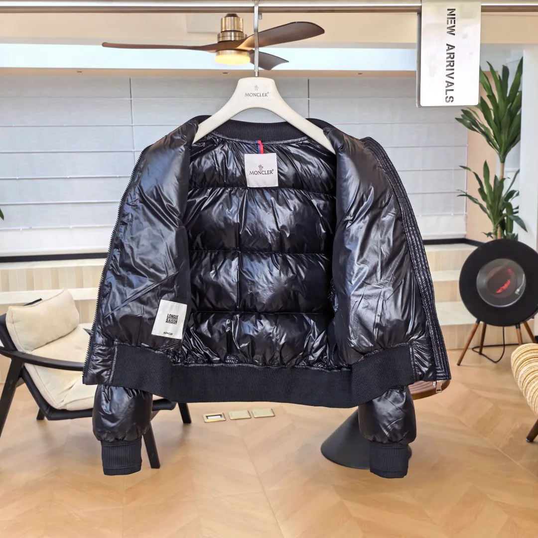 Women's Jackets And Down Jackets MONCLER 18432308