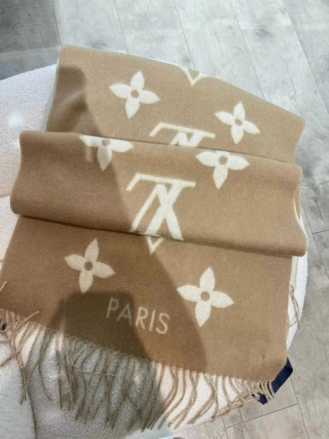 Scarves LOUIS VUITTON 18141168