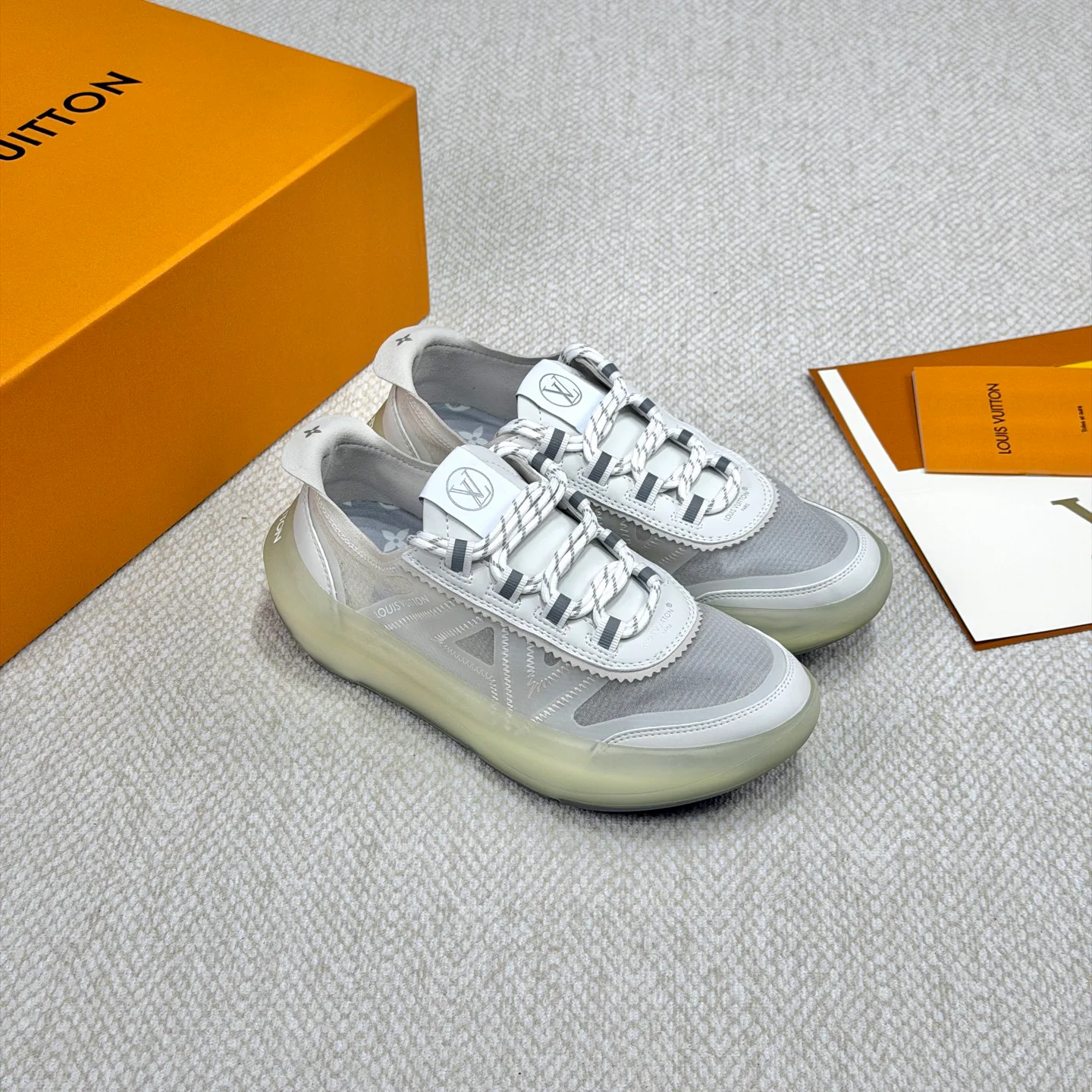 Women's Sneakers LOUIS VUITTON 18265147