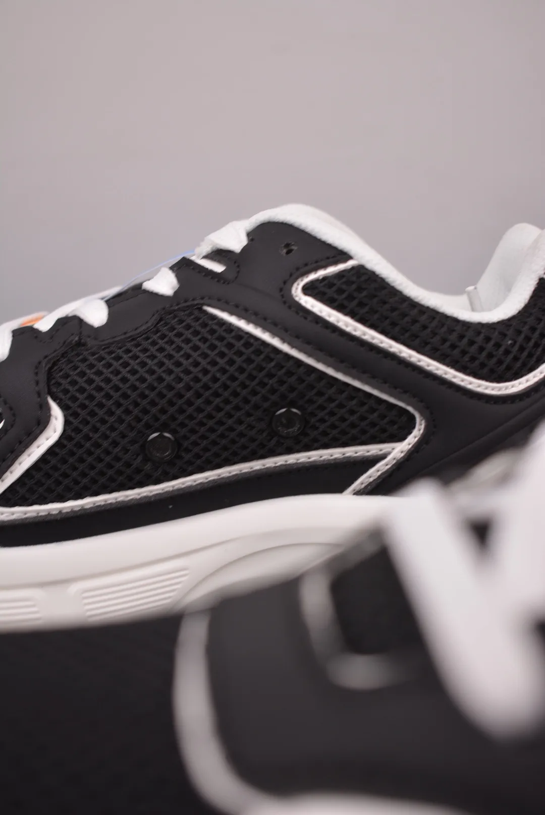 Women's Sneakers LOUIS VUITTON 17429979