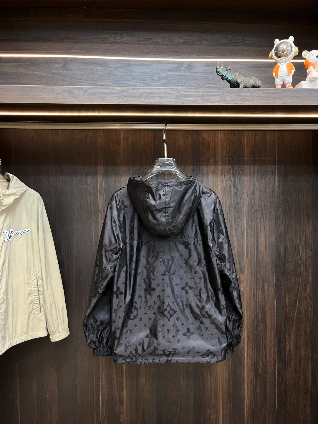 Women's Jackets And Down Jackets LOUIS VUITTON 18416700