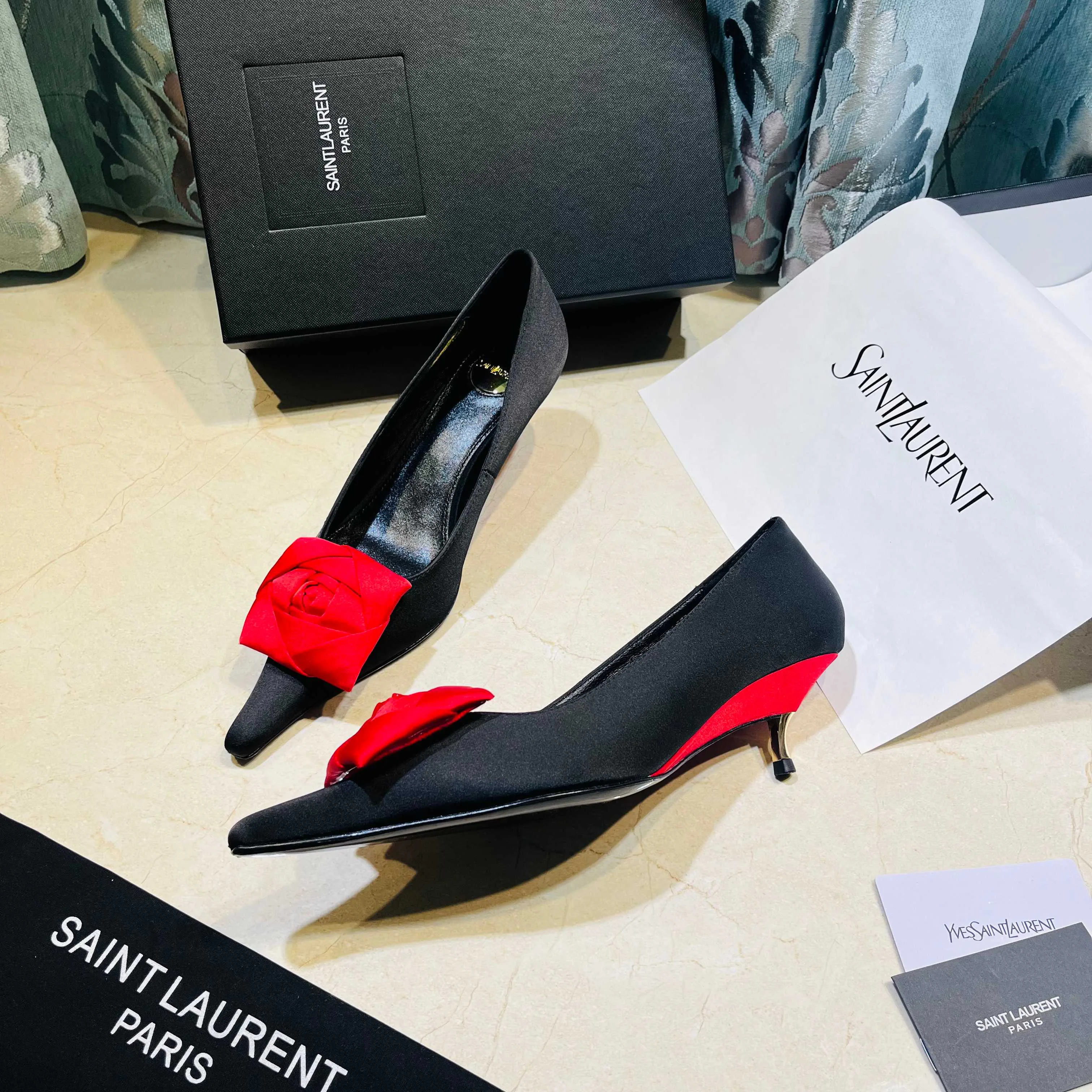 Women's Heels SAINT LAURENT 18083610
