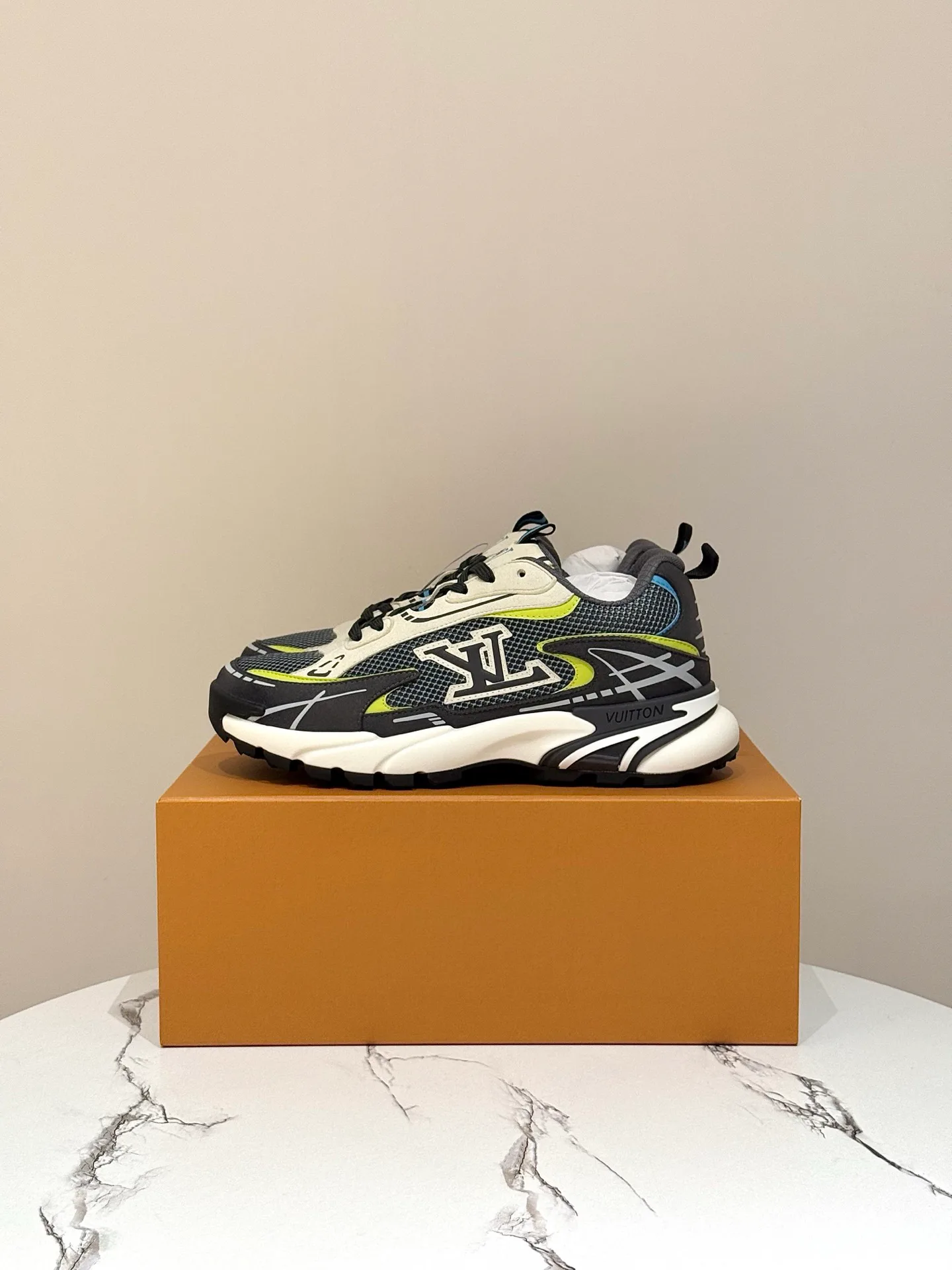 Men's Sneakers LOUIS VUITTON 17872794