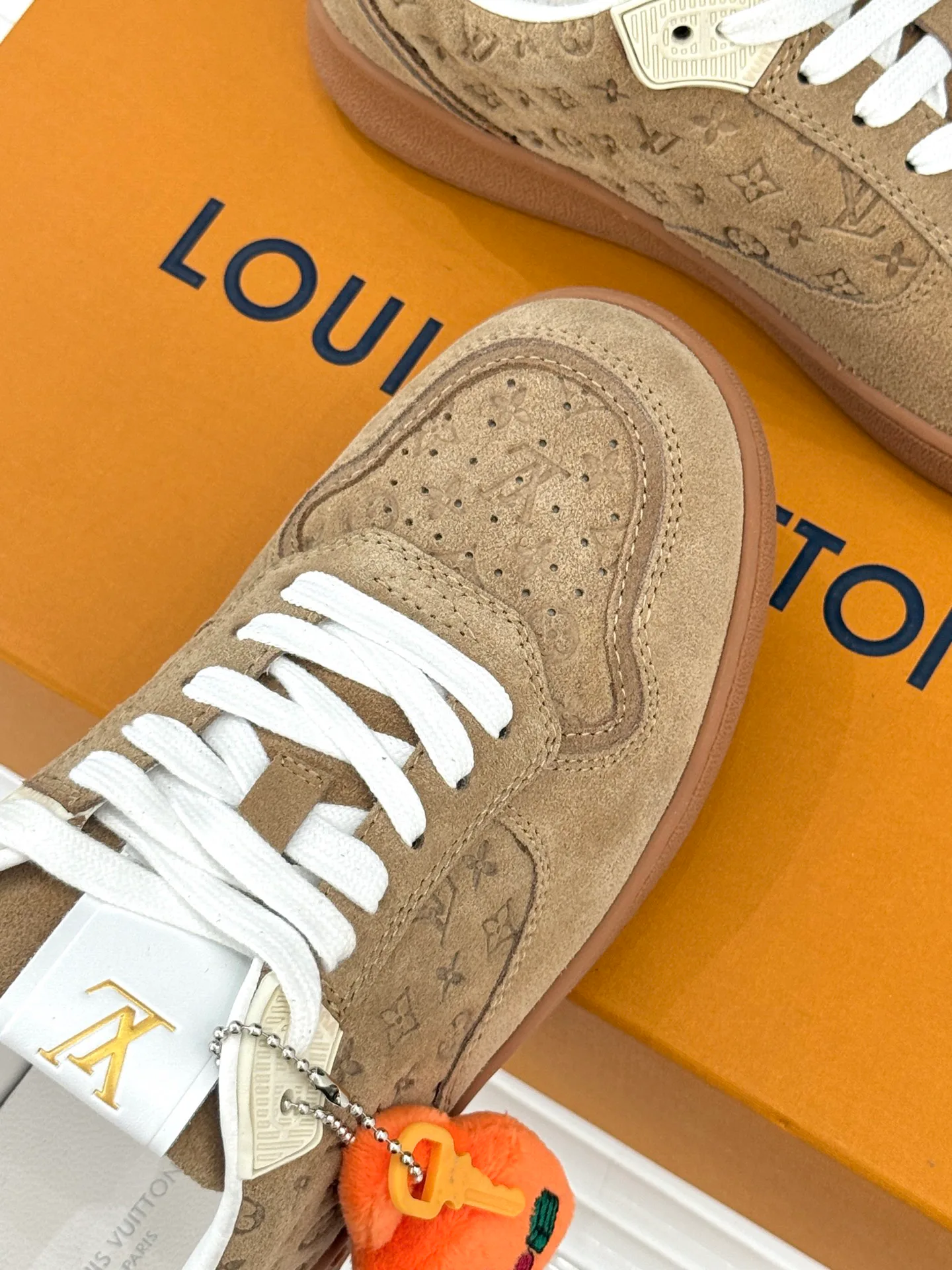 Women's Sneakers LOUIS VUITTON 18036323