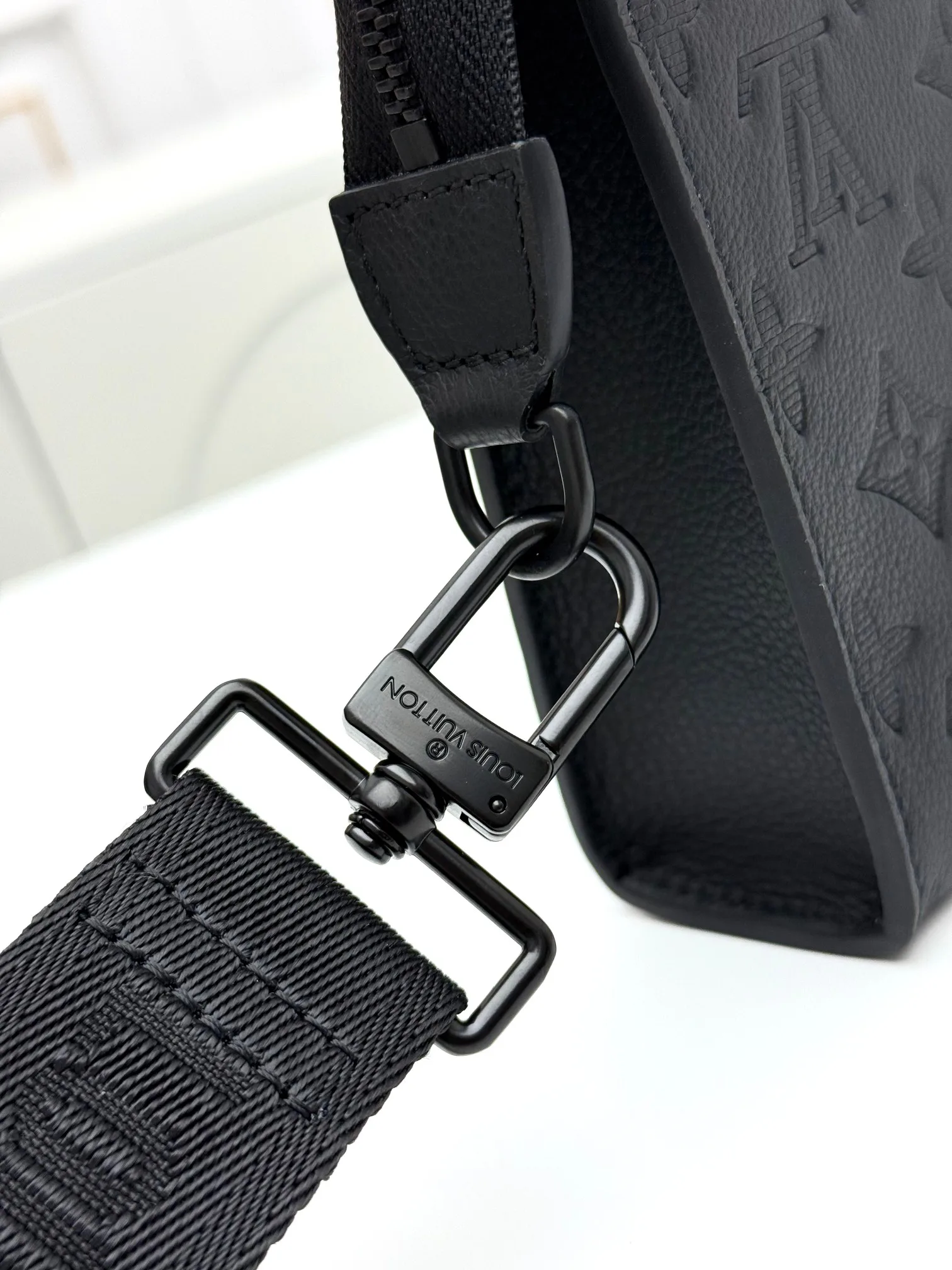Women's Shoulder Bags LOUIS VUITTON 17802502