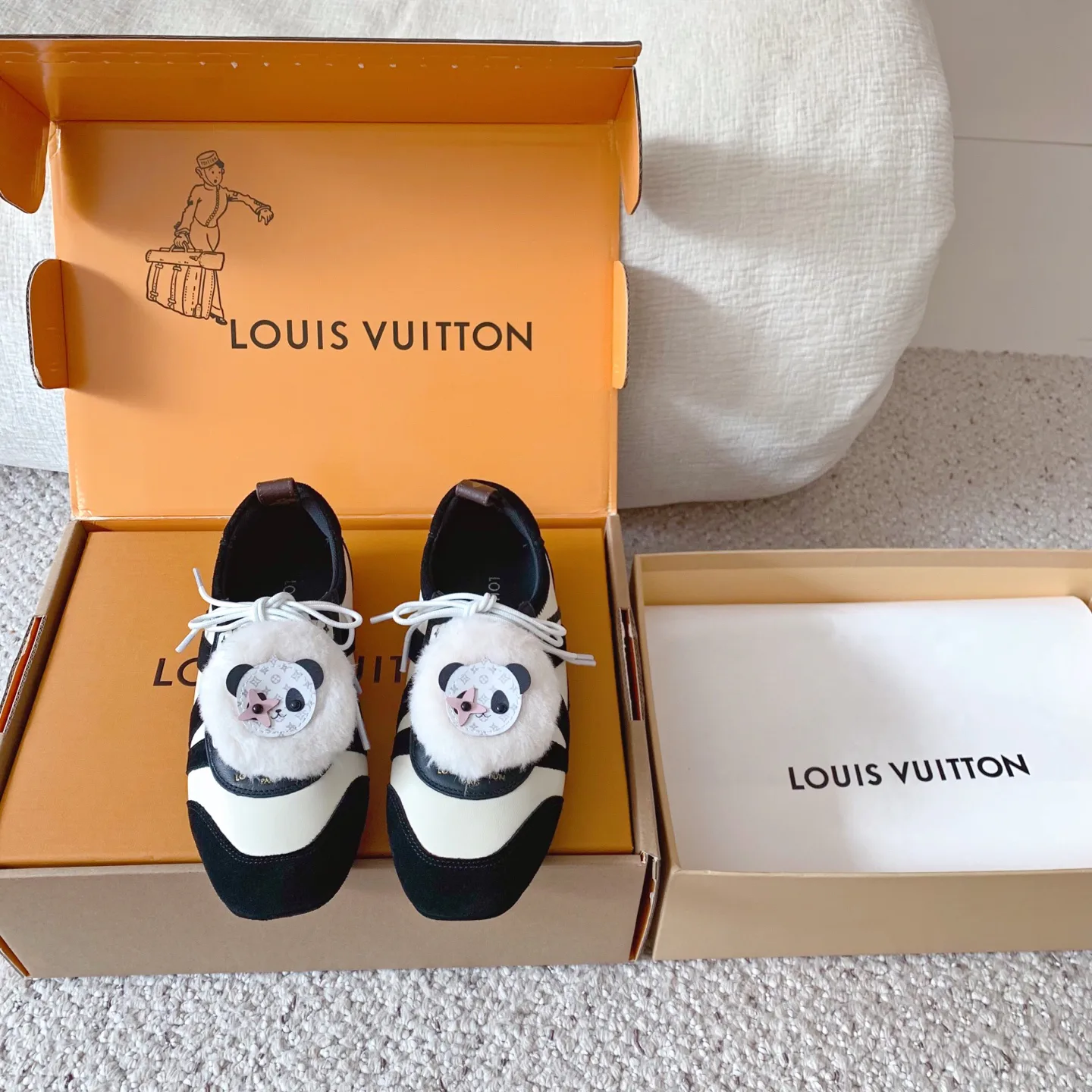 Women's Sneakers LOUIS VUITTON 18375801