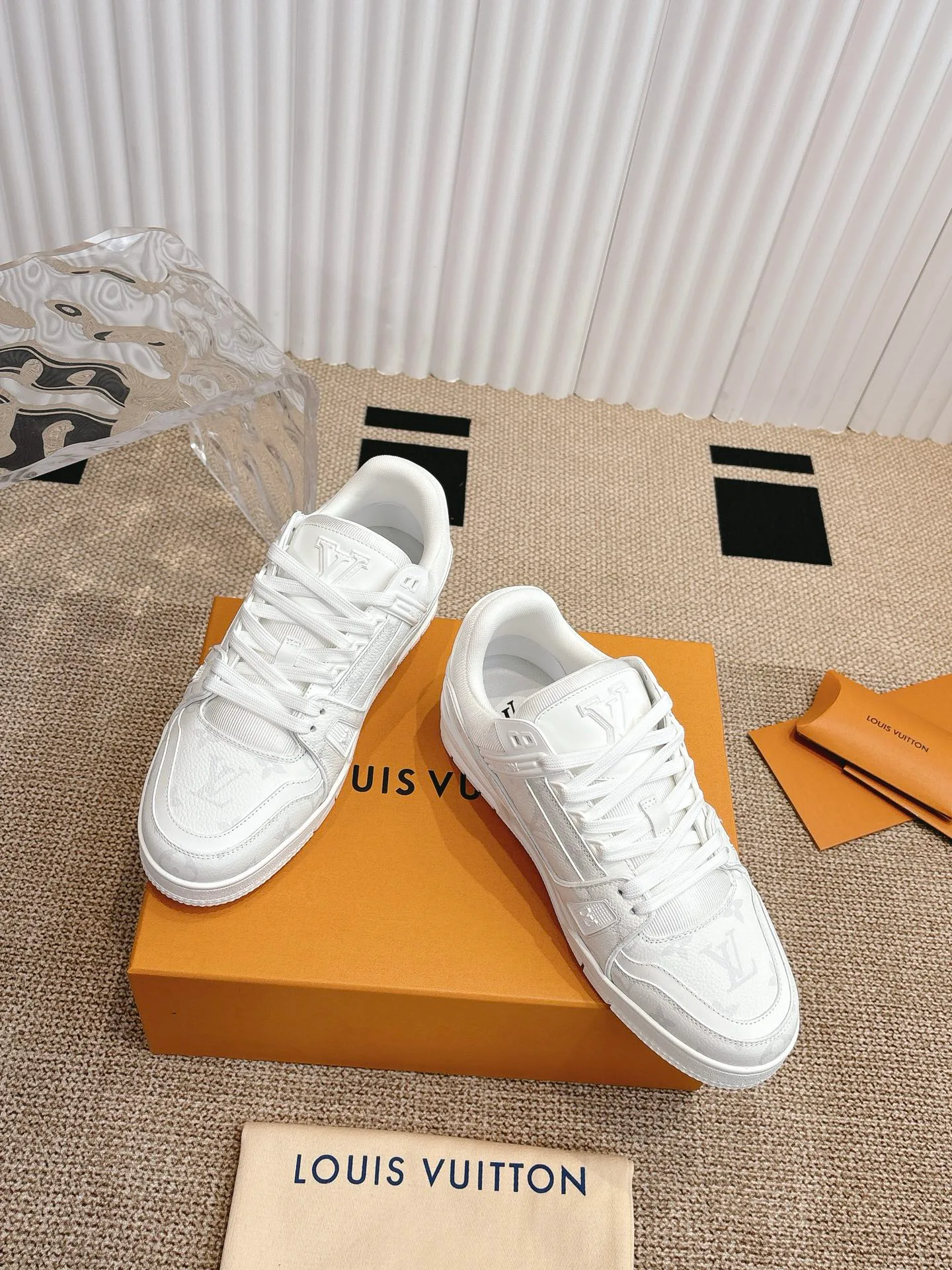 Women's Sneakers LOUIS VUITTON 18324768