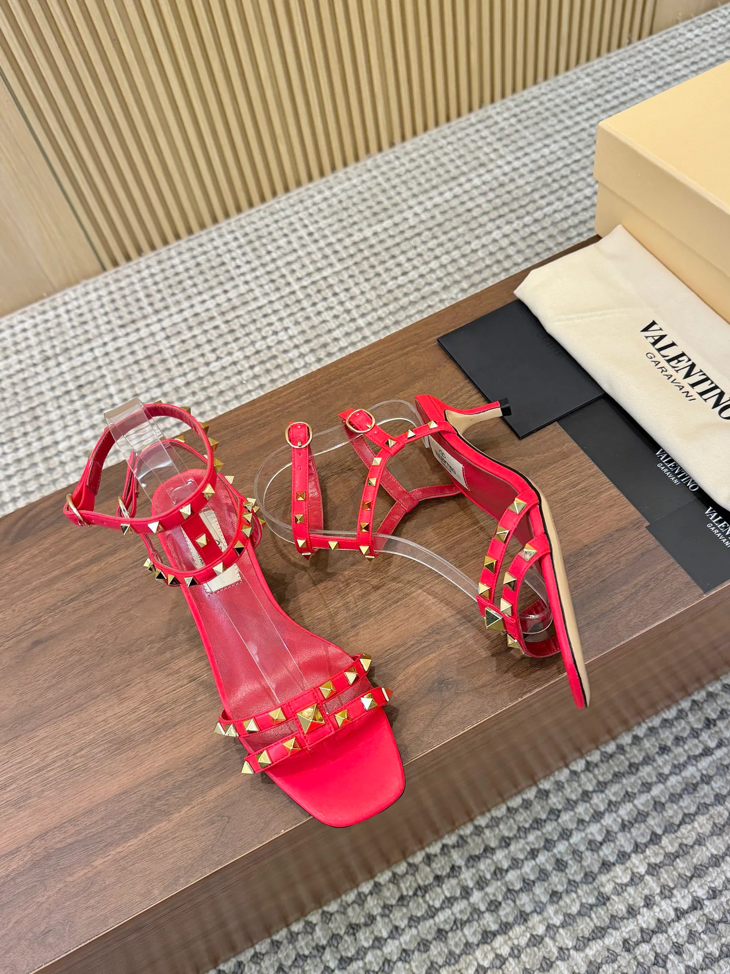 Women's Open-Toe Sandals VALENTINO 17411470